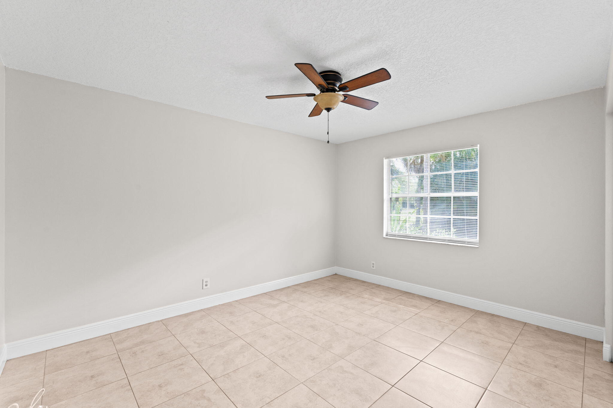 ACREAGE & UNREC PLAT - Residential Lease