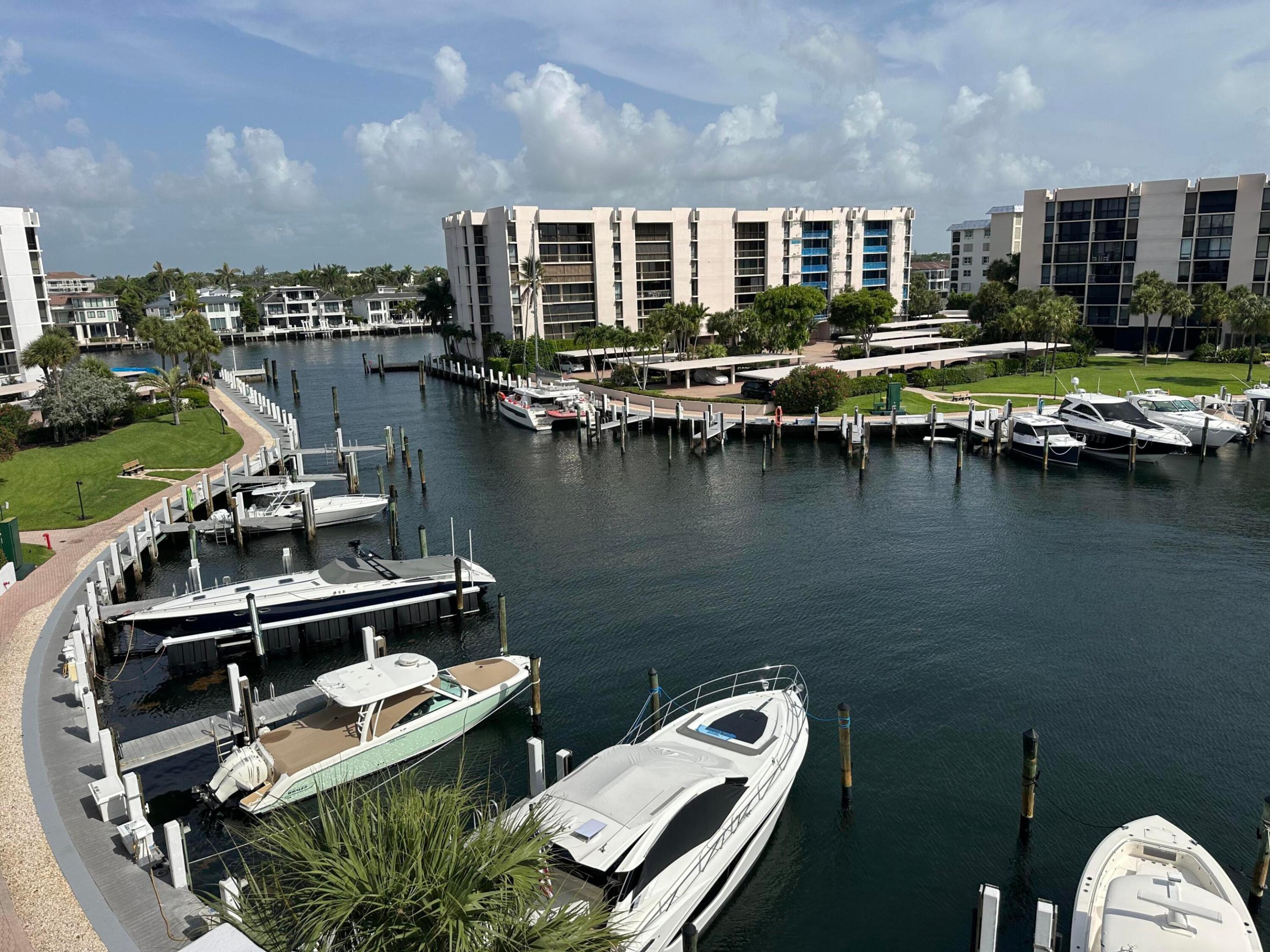 YACHT & RACQUET CLUB OF BOCA R - Residential
