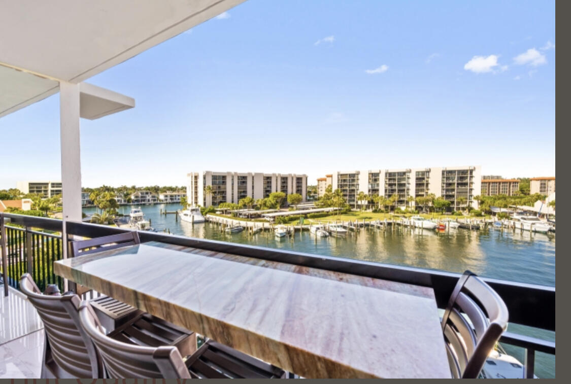 YACHT & RACQUET CLUB OF BOCA R - Residential