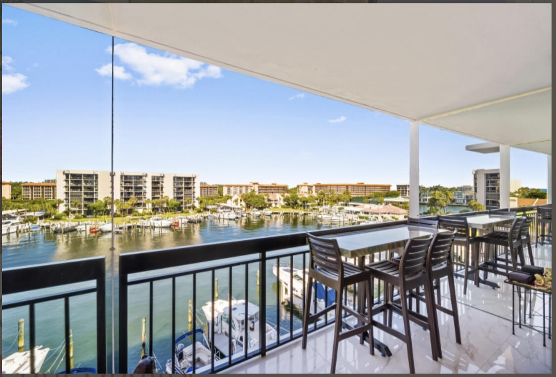 YACHT & RACQUET CLUB OF BOCA R - Residential