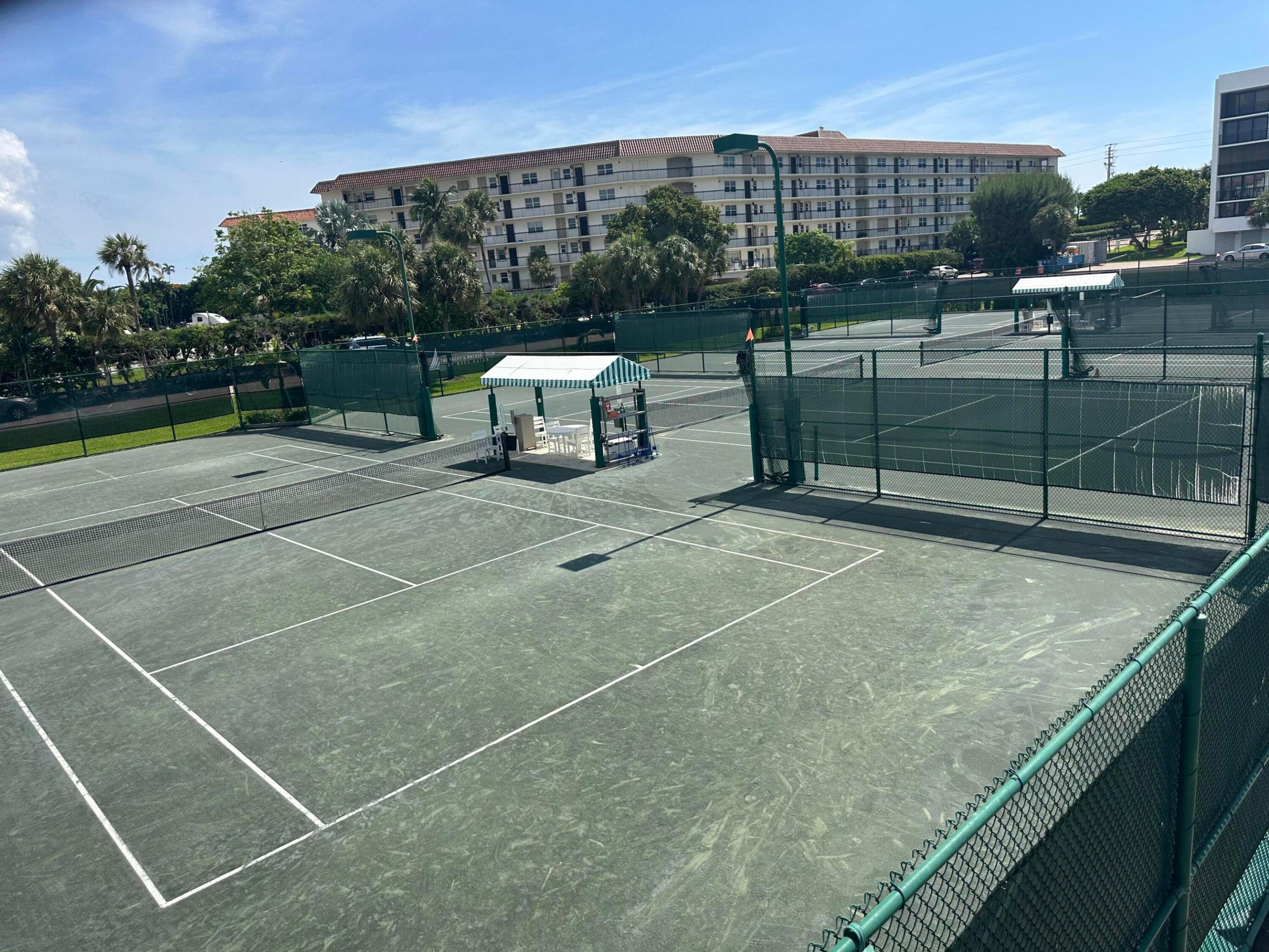 YACHT & RACQUET CLUB OF BOCA R - Residential