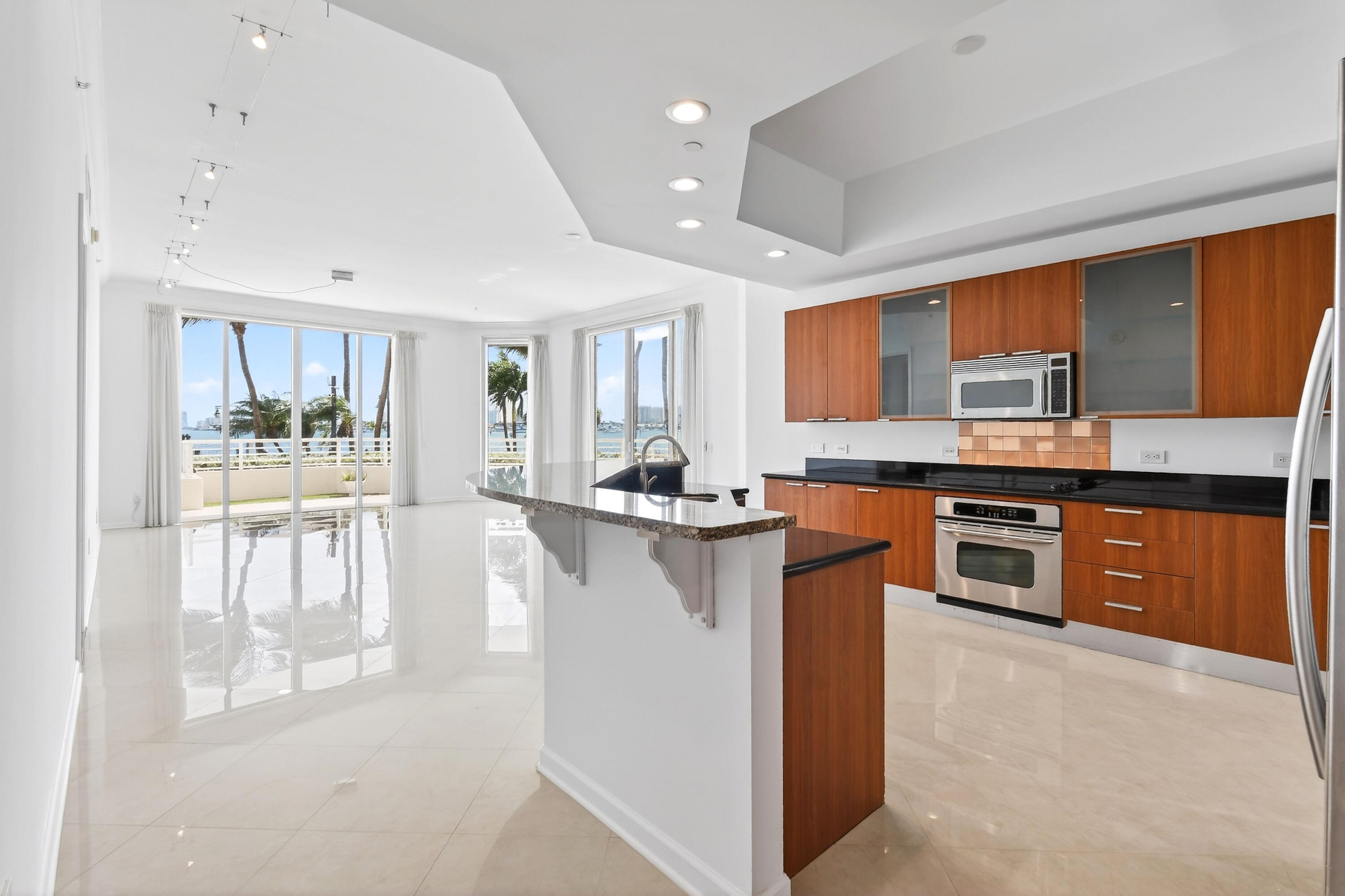 MARINA GRANDE RIVIERA BEACH CONDO - Residential