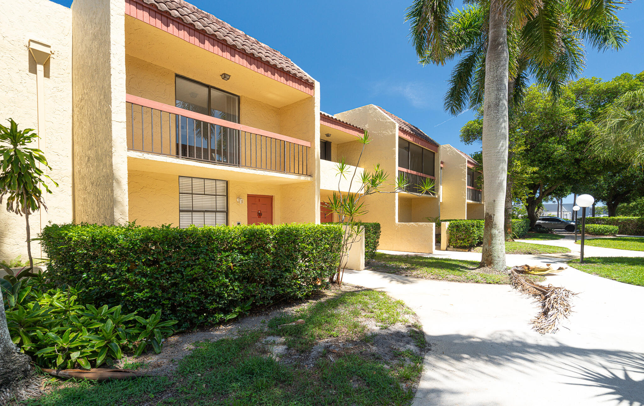 VISTA GARDENS I CONDO - Residential