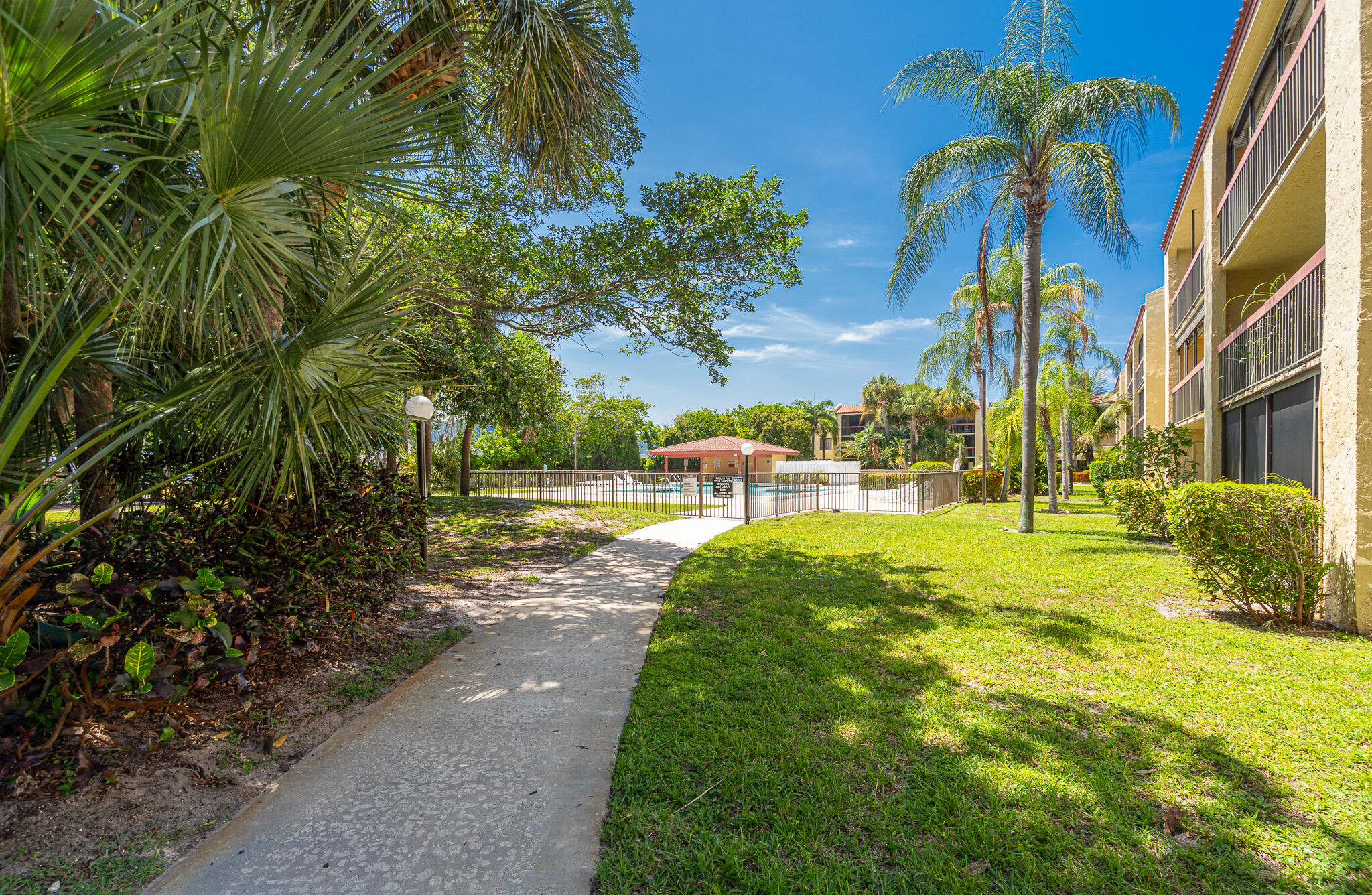 VISTA GARDENS I CONDO - Residential
