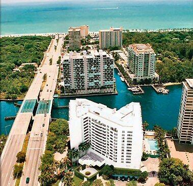Fully furnished, freshly renovated, and just a 3-minute stroll to the ocean, this oversized 1-bed/1-bath retreat delivers pure So Flo vacation vibes. Whether you keep it in the hotel program (current agreement expires 5/27) or take full control for Airbnb, the flexibility is all yours.   At Gallery One, every day feels like a getaway: heated pool, tiki bar, café, restaurant, gym, business center, and water taxi access right outside your door. Jet ski rentals, a supermarket, and endless dining options are all within a block. A sun-soaked escape when you want it, a strong income-producing asset when you're away.