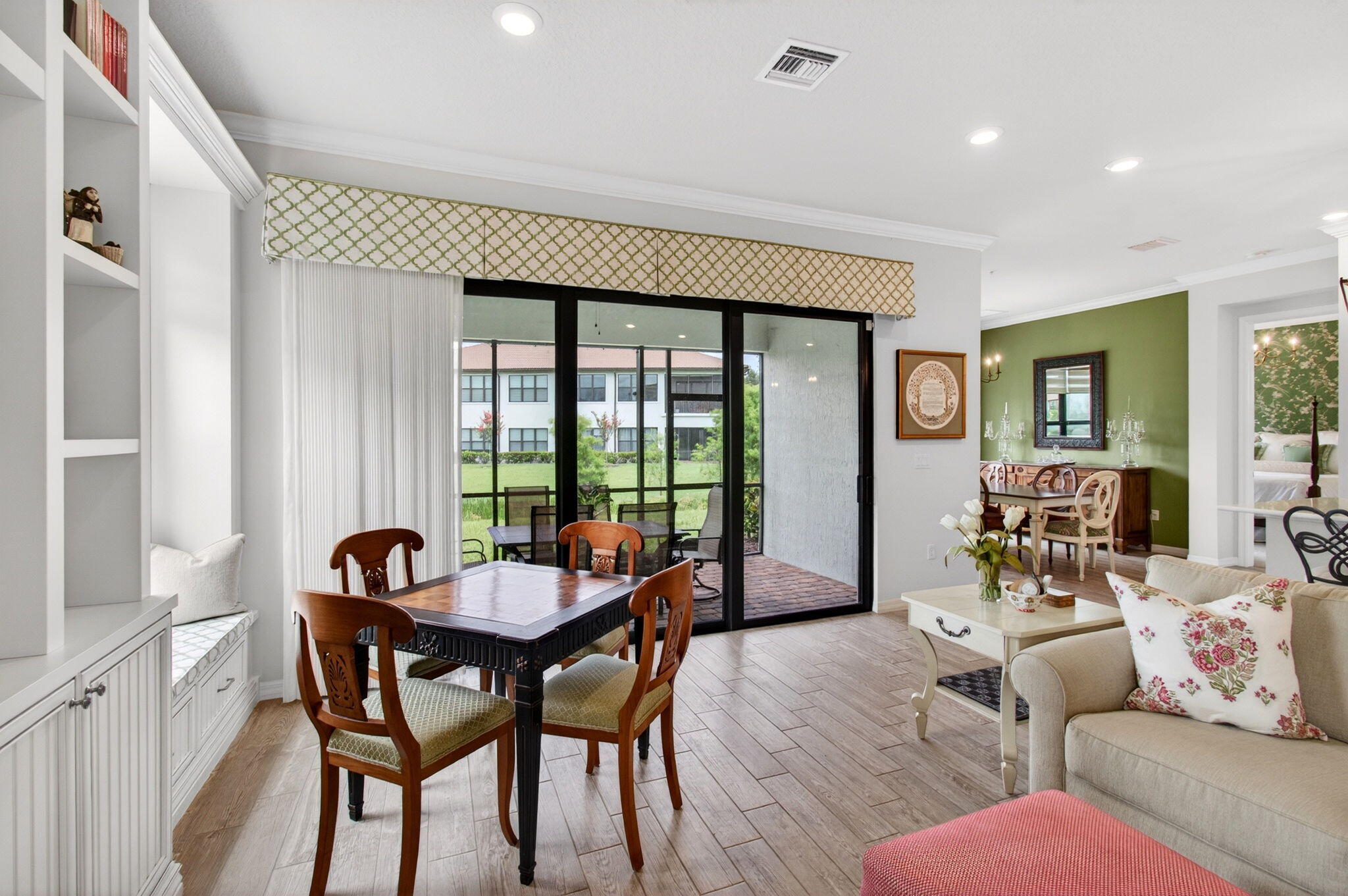 BOCA FLORES - Residential
