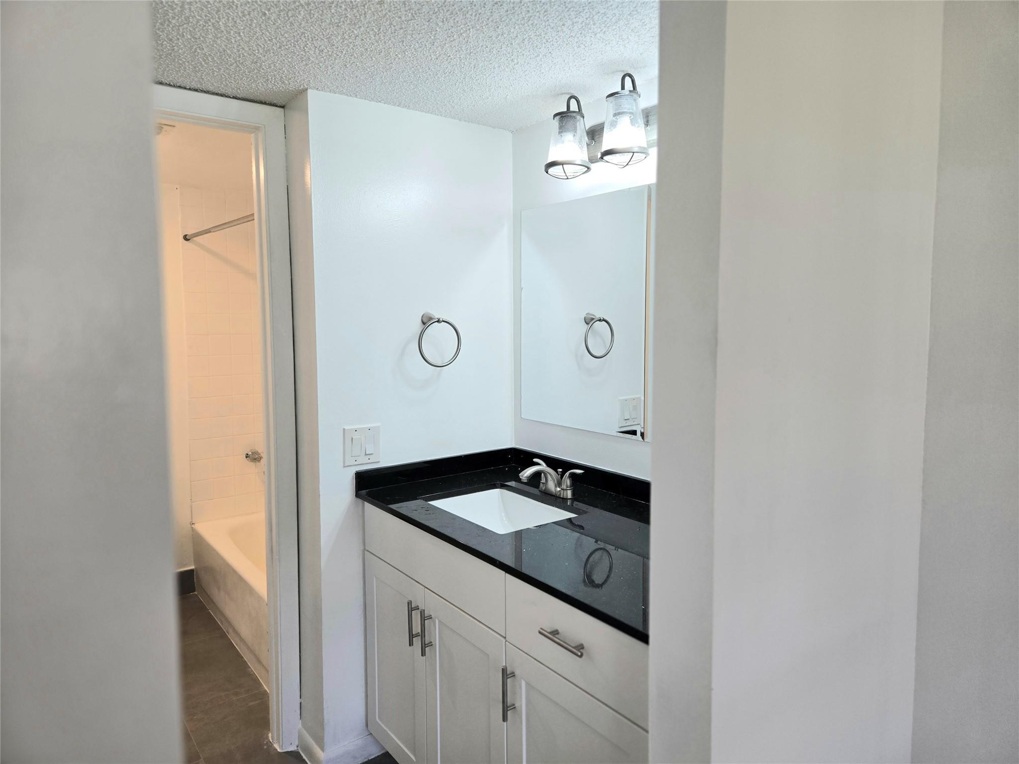 SHERWOOD SQUARE CONDOMINIUM - Residential Lease
