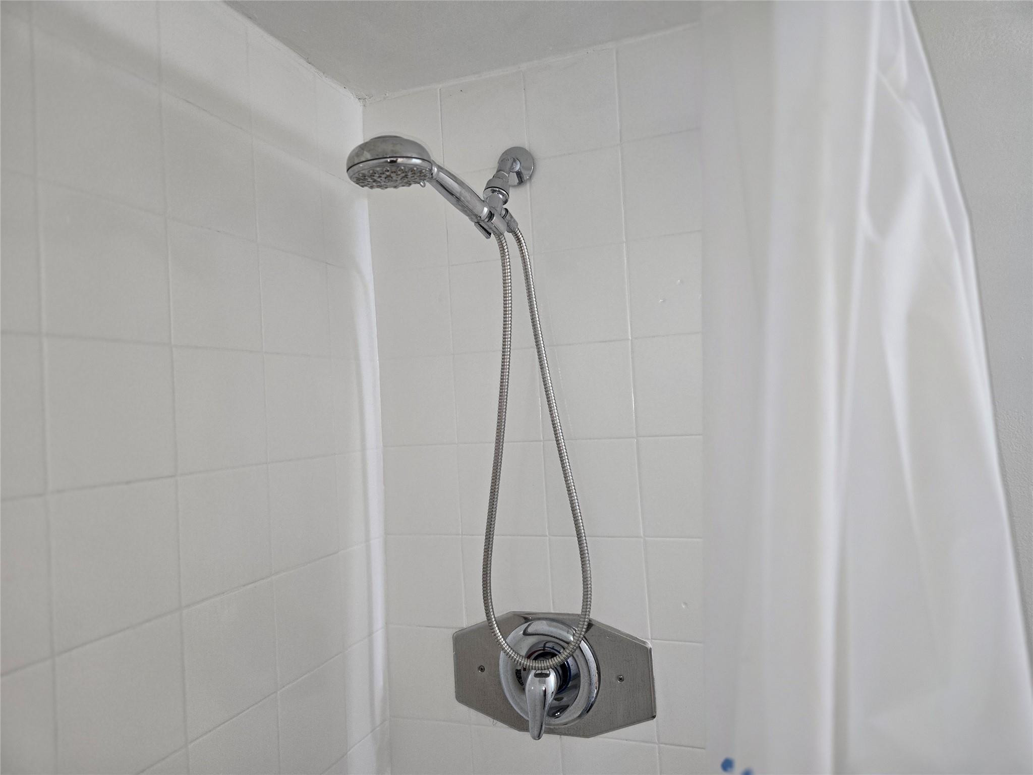 SHERWOOD SQUARE CONDOMINIUM - Residential Lease