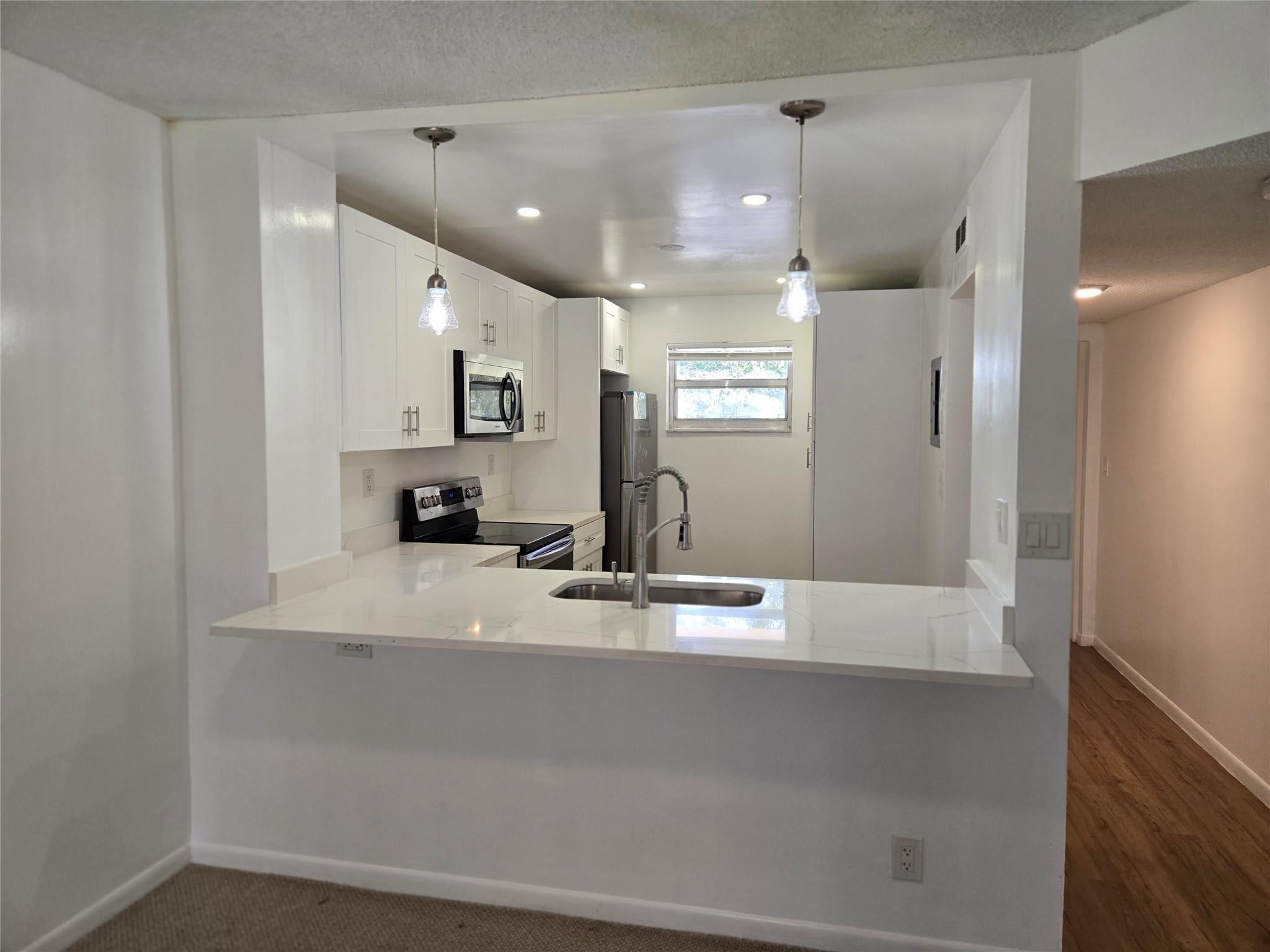 SHERWOOD SQUARE CONDOMINIUM - Residential Lease