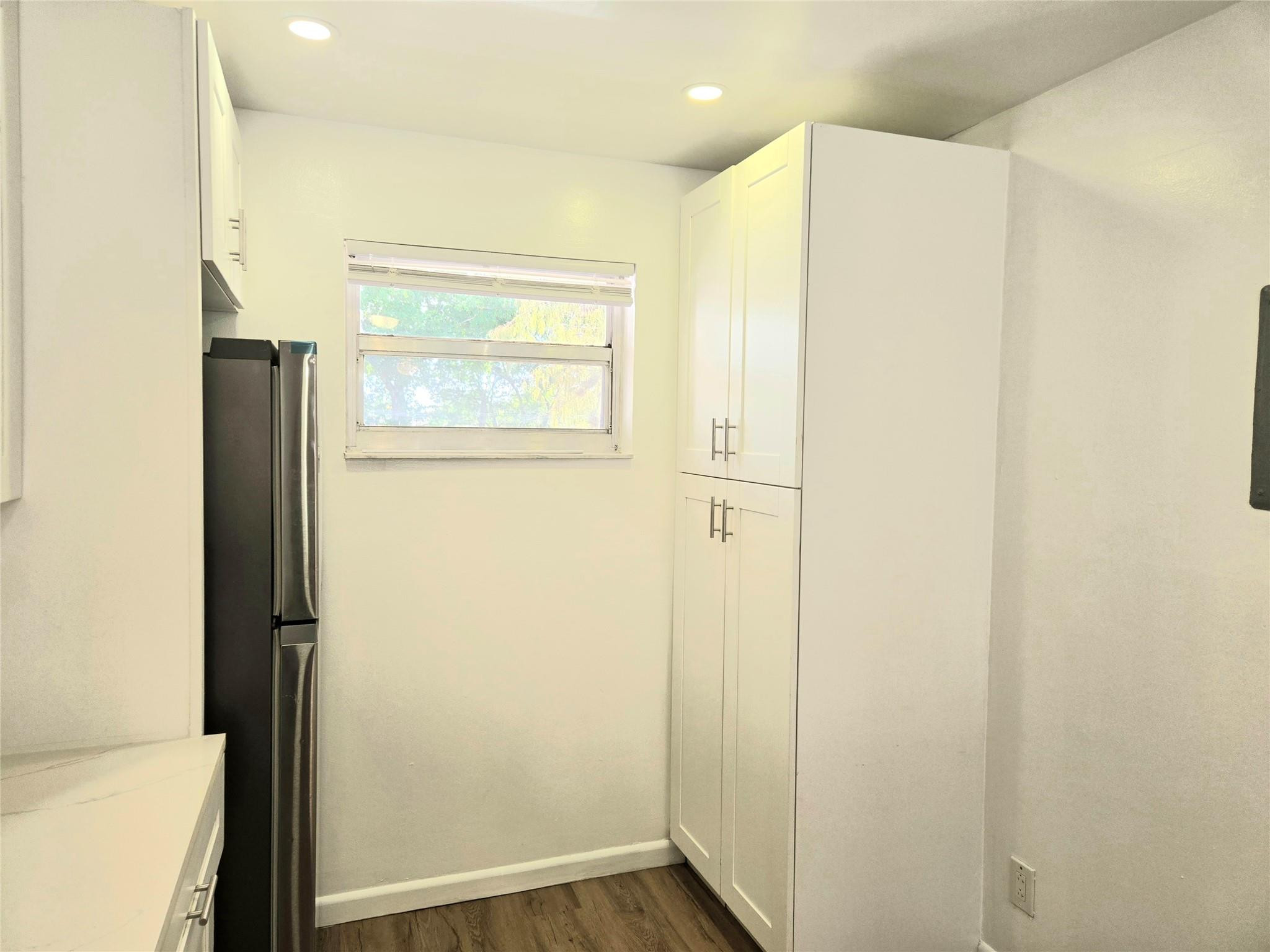 SHERWOOD SQUARE CONDOMINIUM - Residential Lease