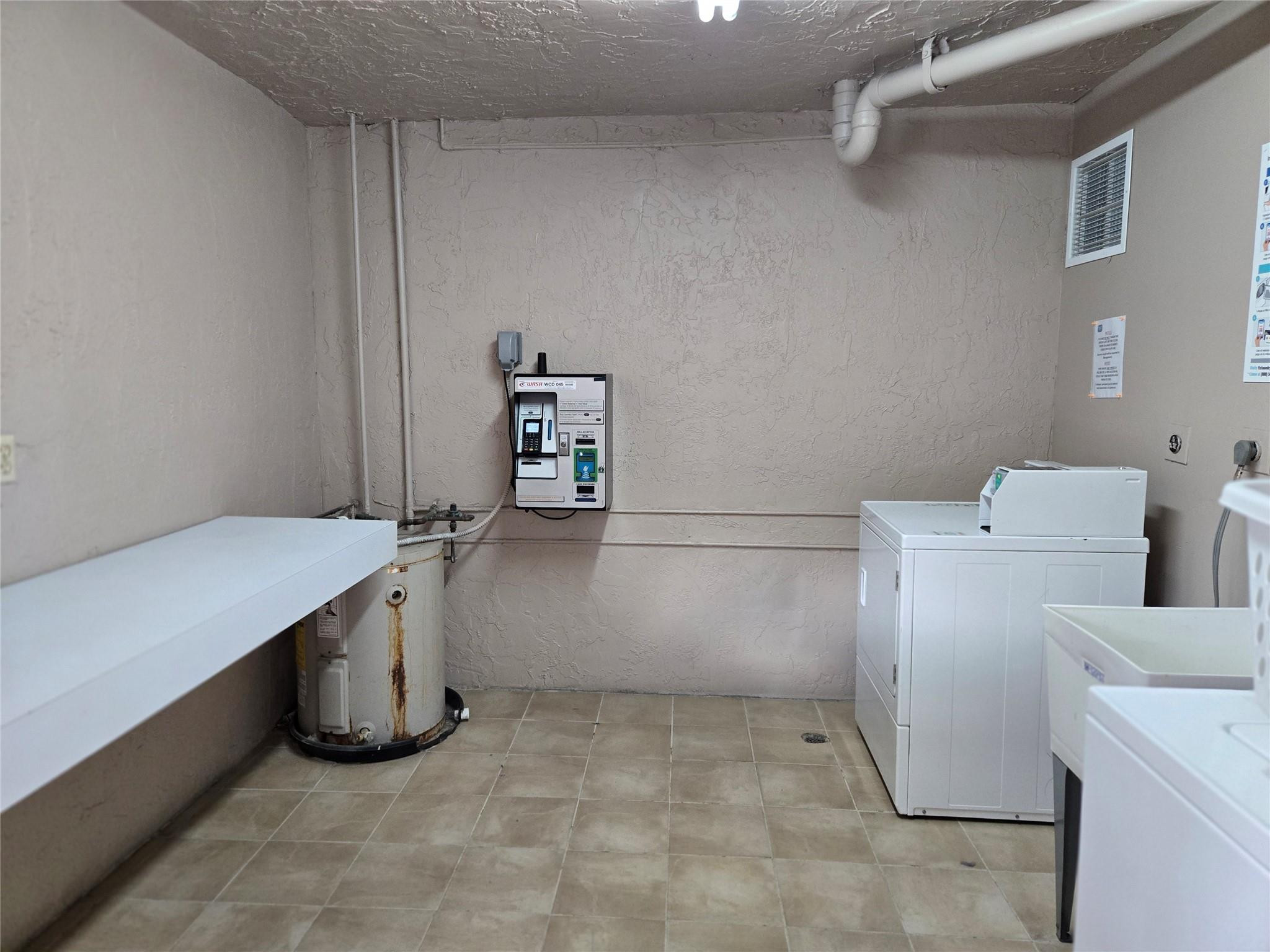 SHERWOOD SQUARE CONDOMINIUM - Residential Lease