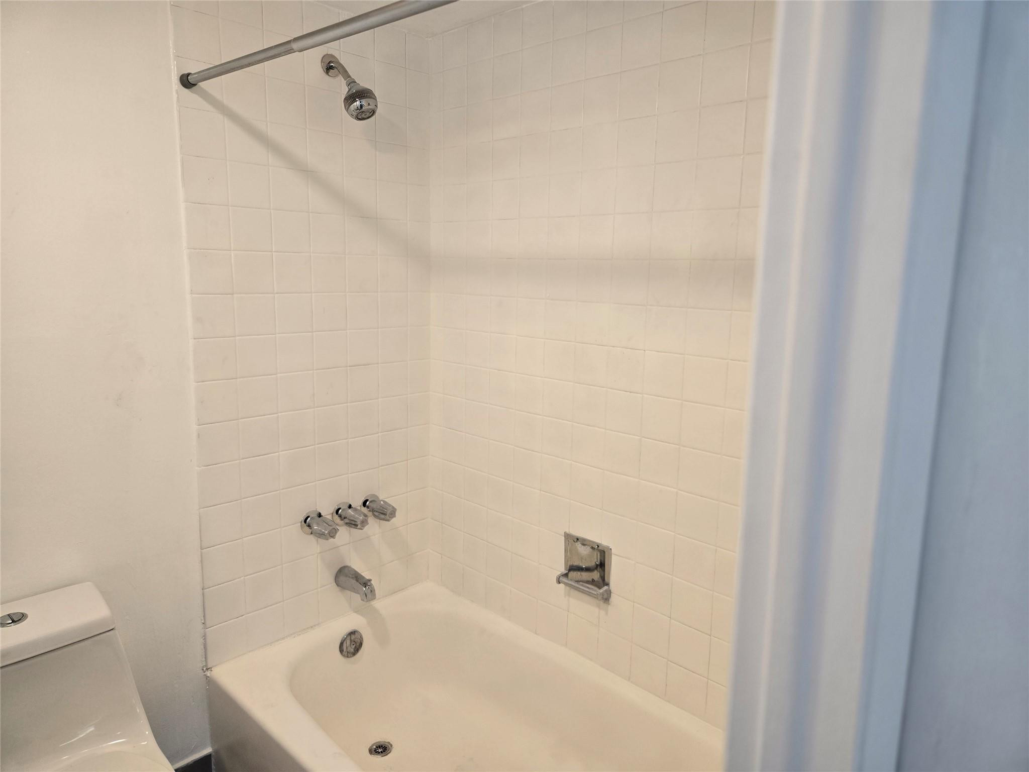 SHERWOOD SQUARE CONDOMINIUM - Residential Lease