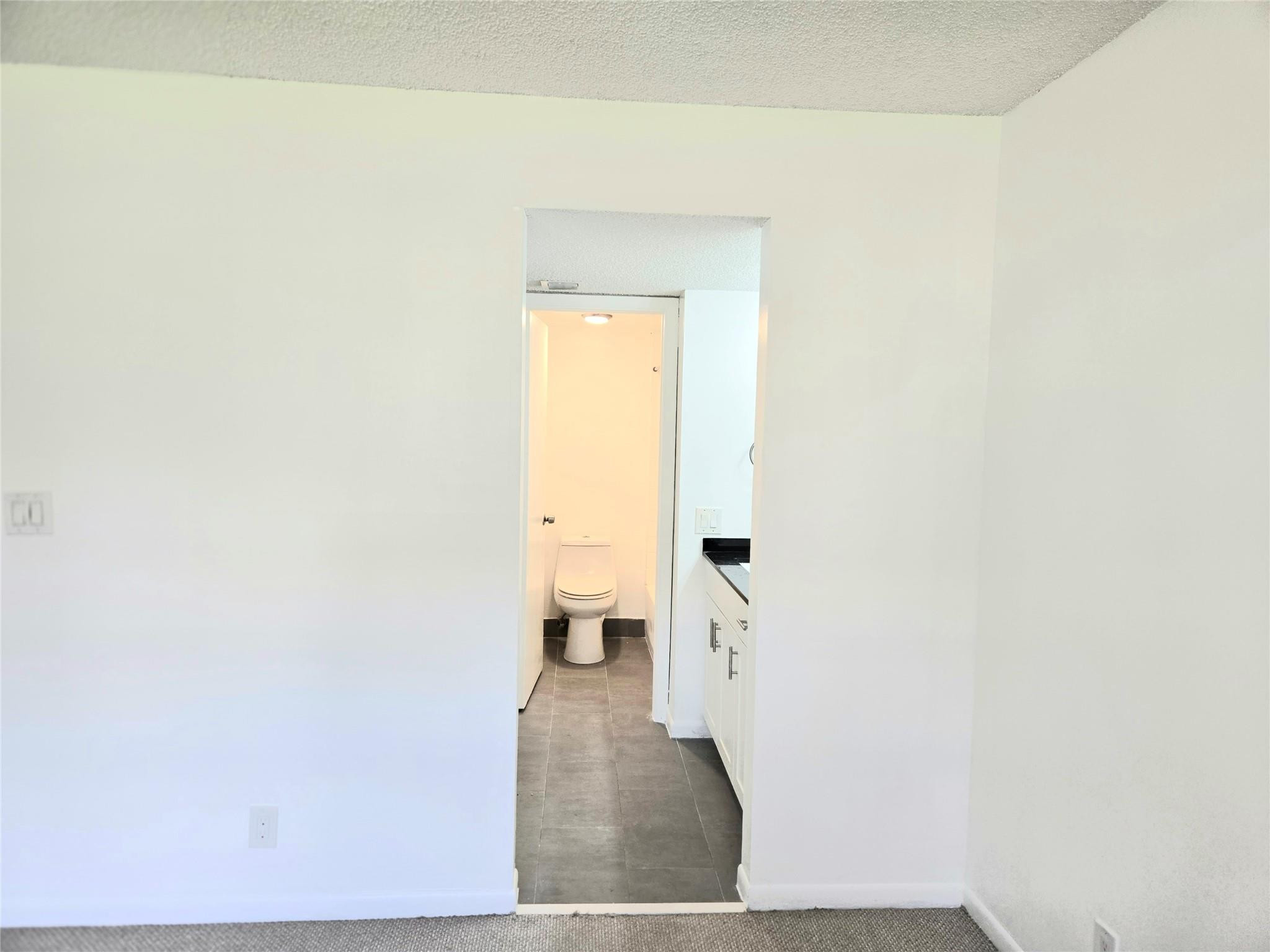 SHERWOOD SQUARE CONDOMINIUM - Residential Lease