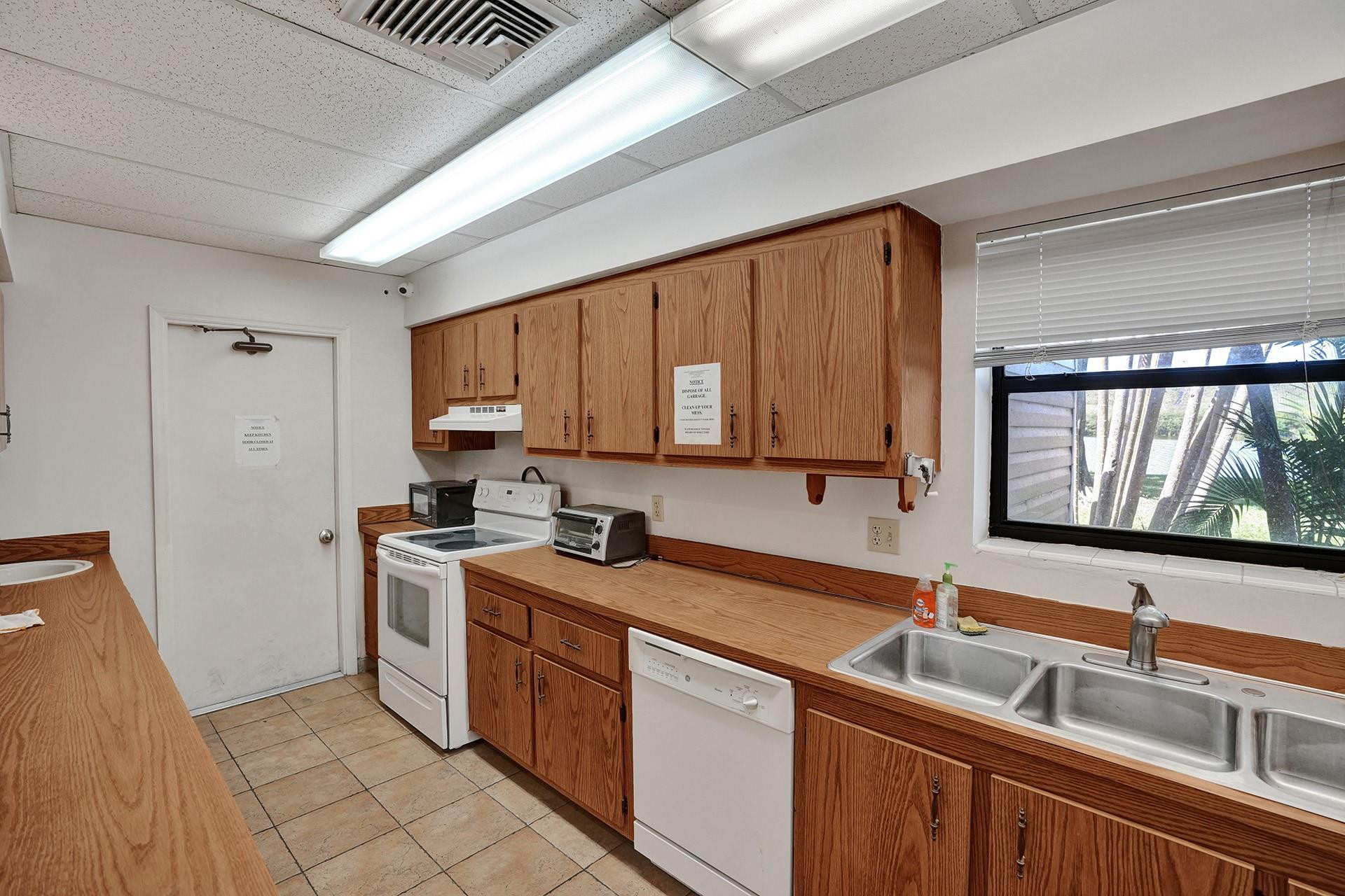 WATERS EDGE TOWERS CONDO - Residential Lease