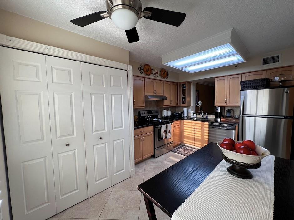 WATERS EDGE TOWERS CONDO - Residential Lease