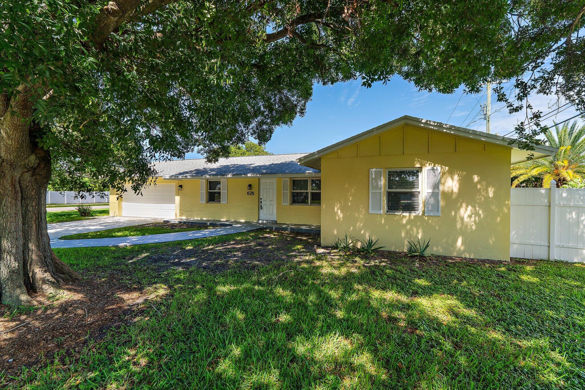 PALM BEACH GARDENS ESTATES - Residential