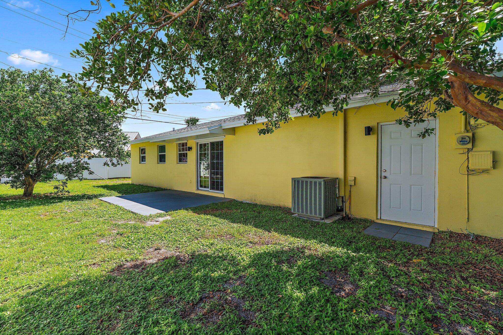 PALM BEACH GARDENS ESTATES - Residential