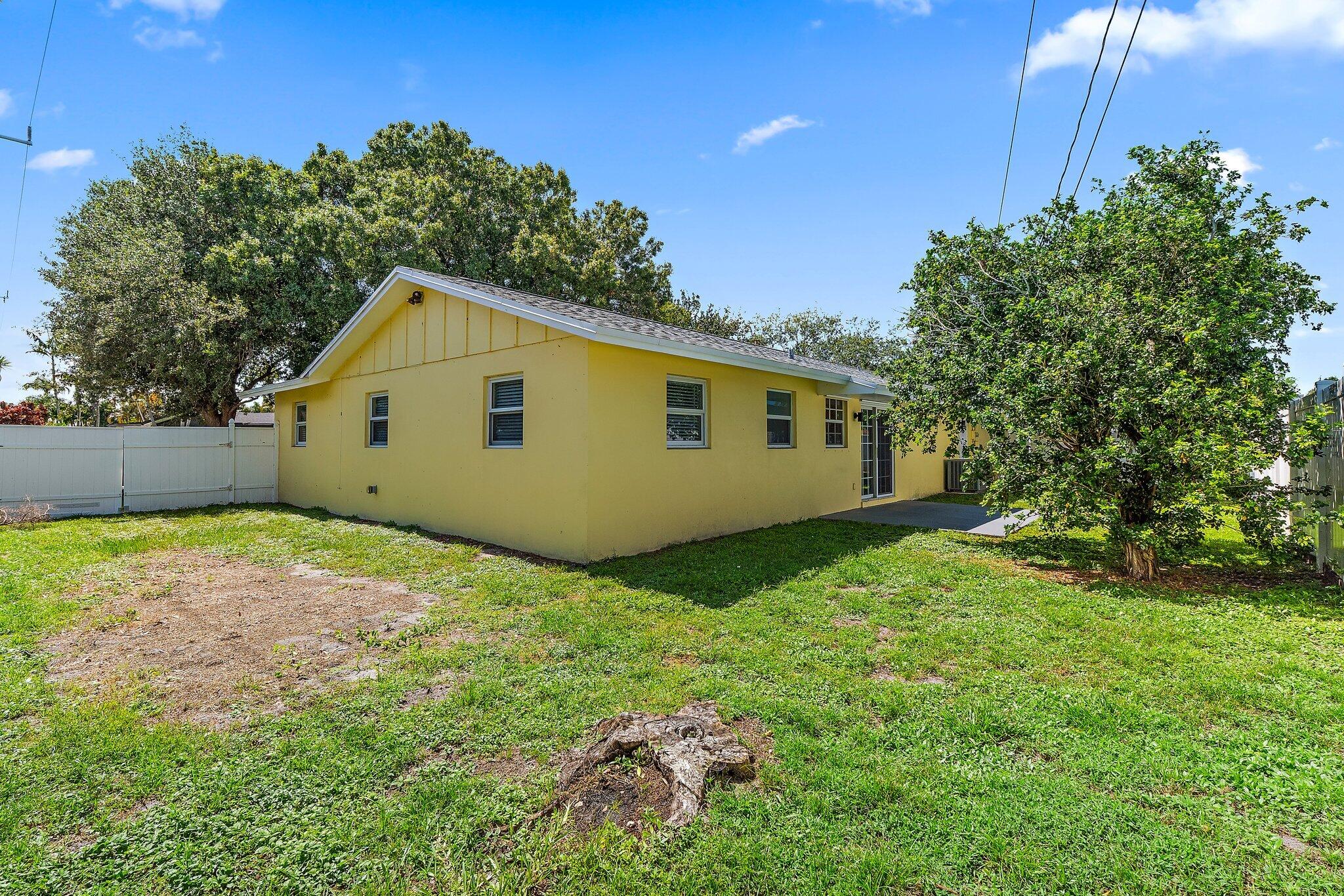 PALM BEACH GARDENS ESTATES - Residential