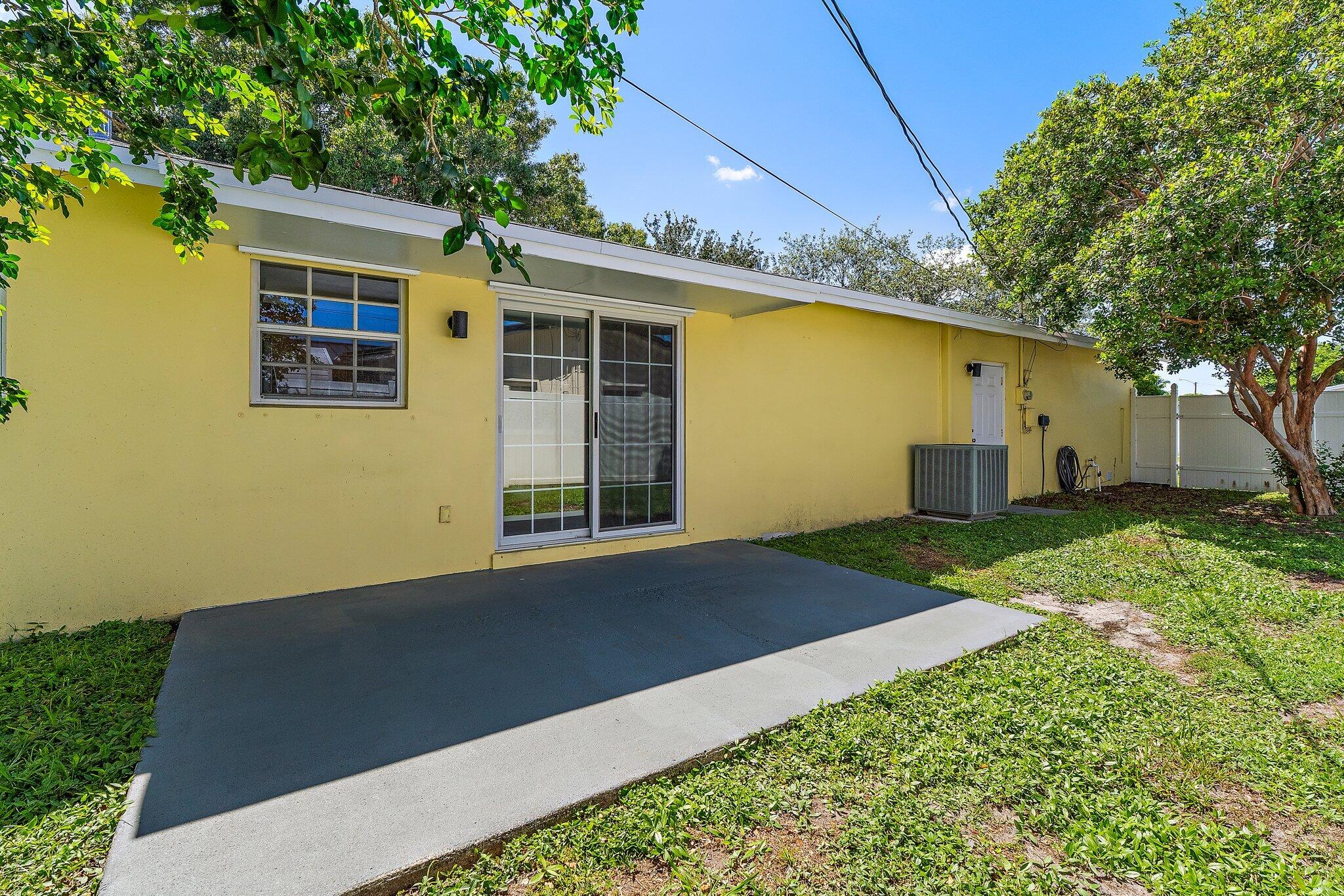 PALM BEACH GARDENS ESTATES - Residential