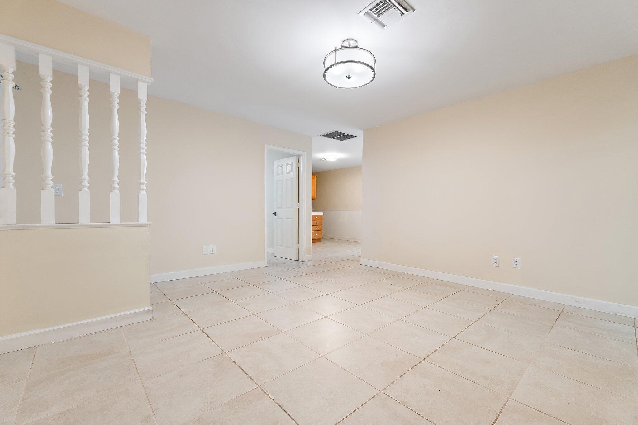 PALM BEACH GARDENS ESTATES - Residential