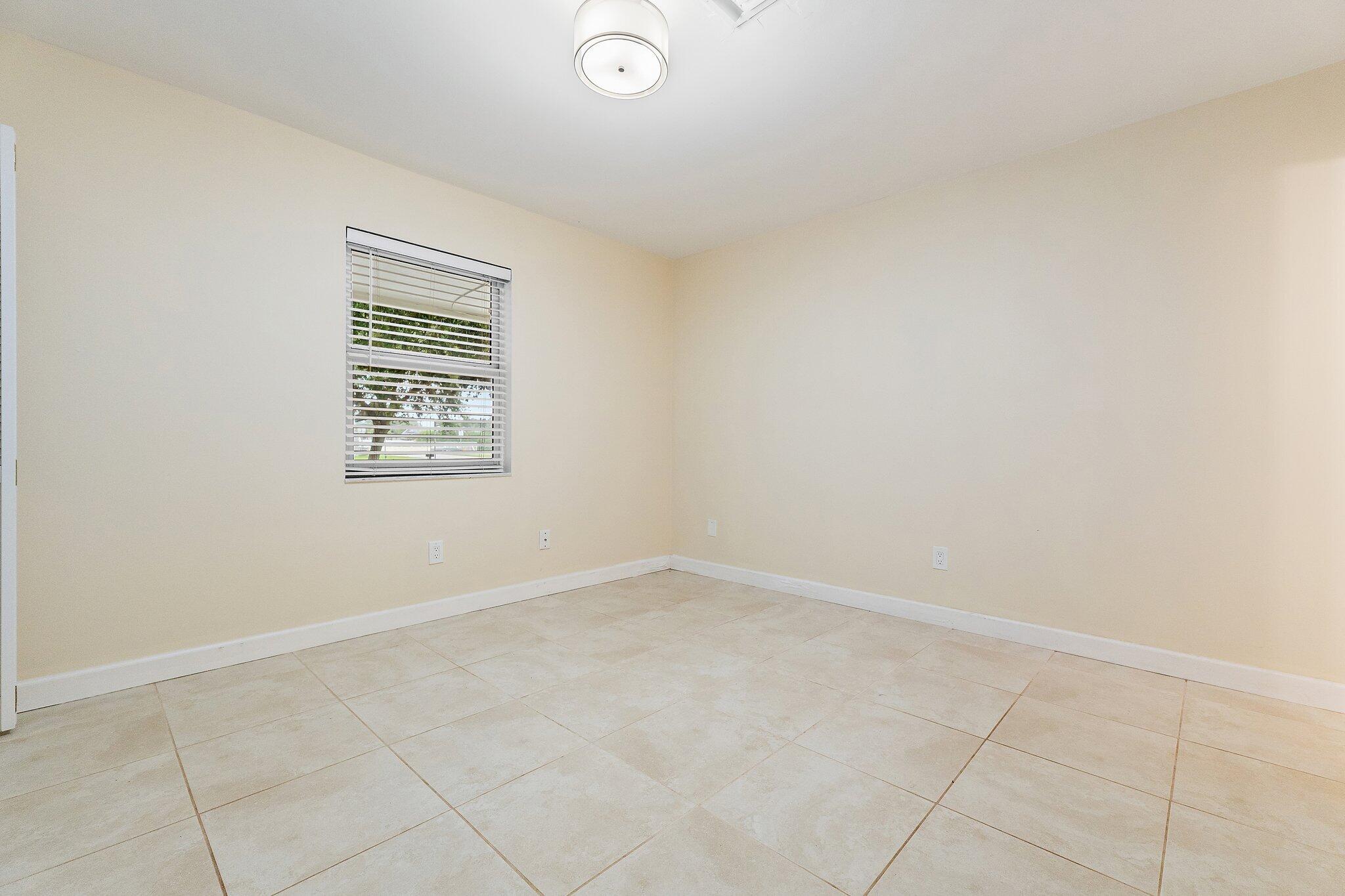 PALM BEACH GARDENS ESTATES - Residential