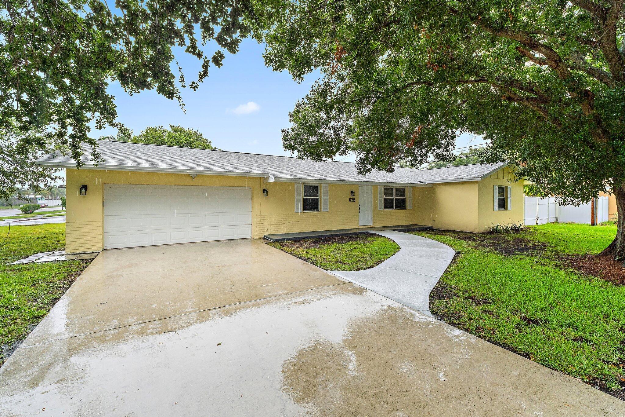 PALM BEACH GARDENS ESTATES - Residential