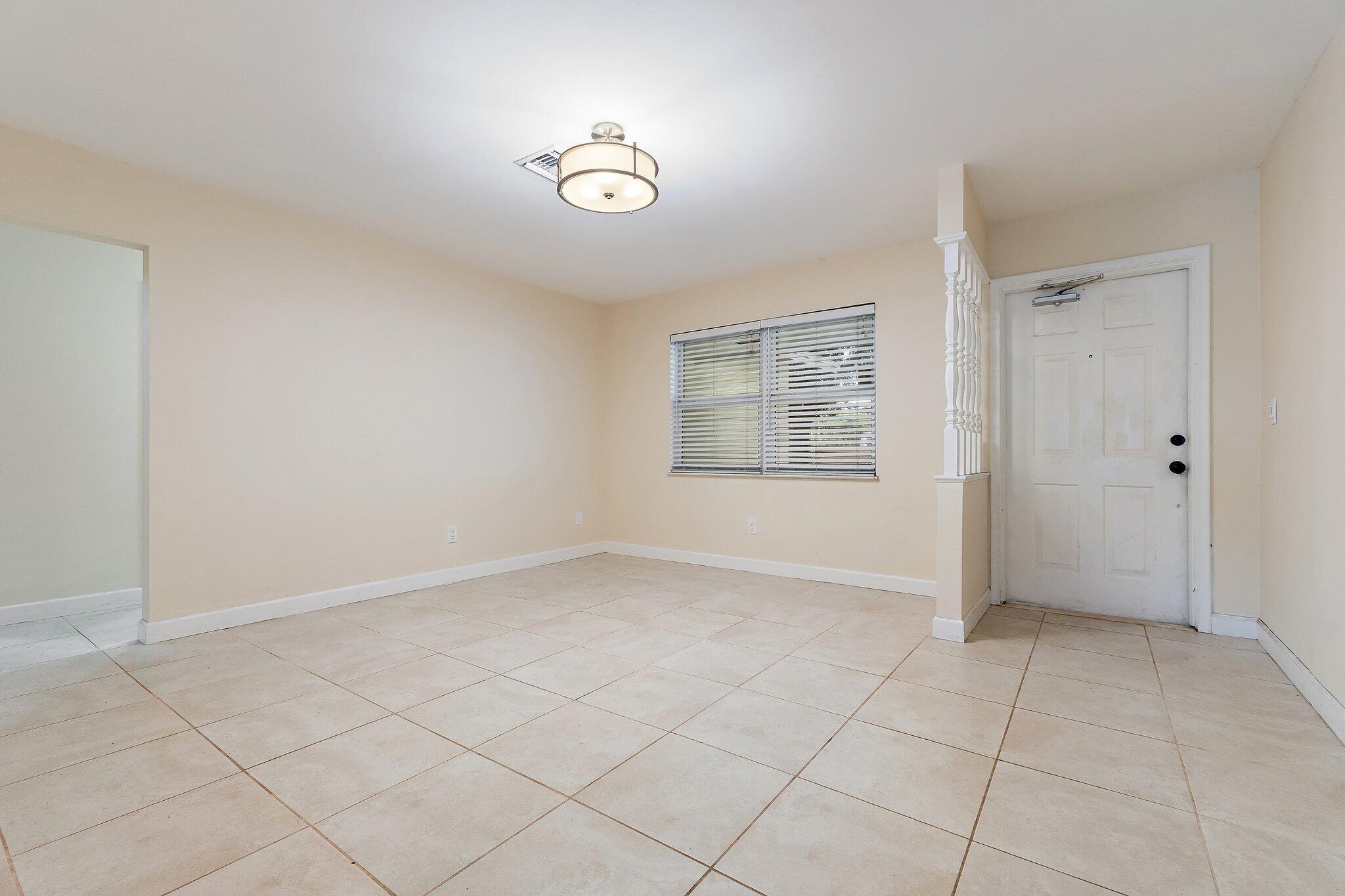 PALM BEACH GARDENS ESTATES - Residential
