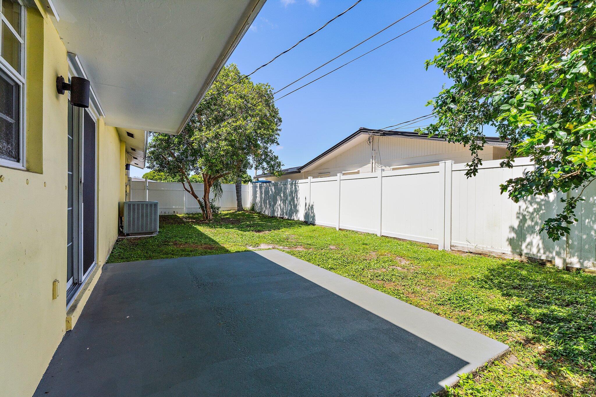PALM BEACH GARDENS ESTATES - Residential