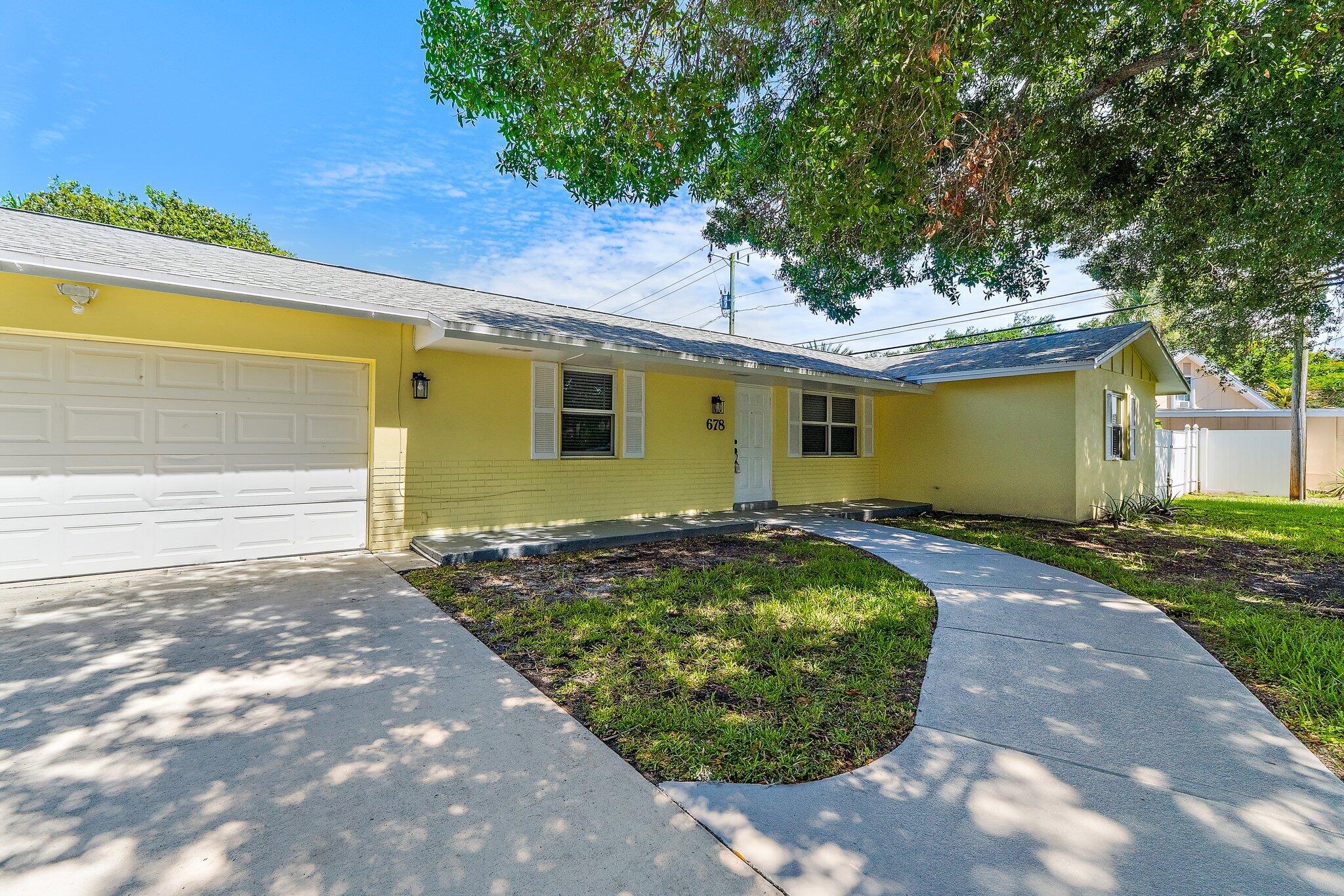 PALM BEACH GARDENS ESTATES - Residential