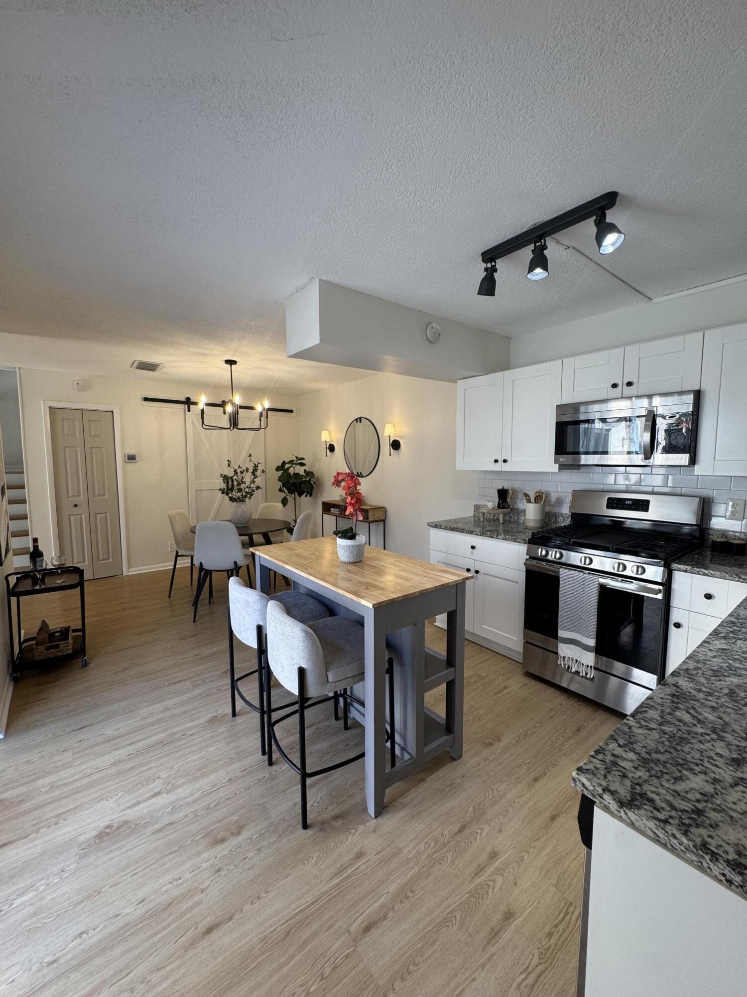 SEVEN SPRINGS 1 - Residential