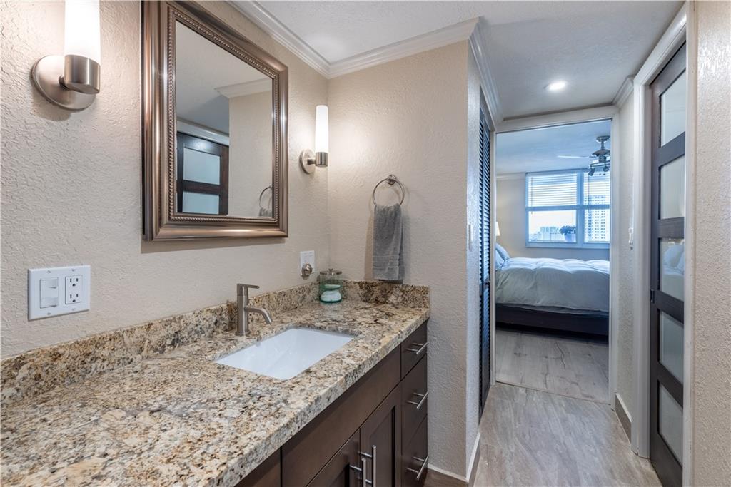 TRAFALGAR TOWERS CONDO 1 - Residential