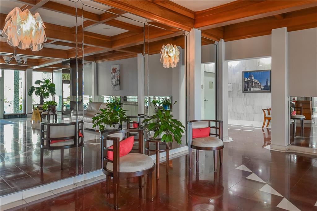 TRAFALGAR TOWERS CONDO 1 - Residential