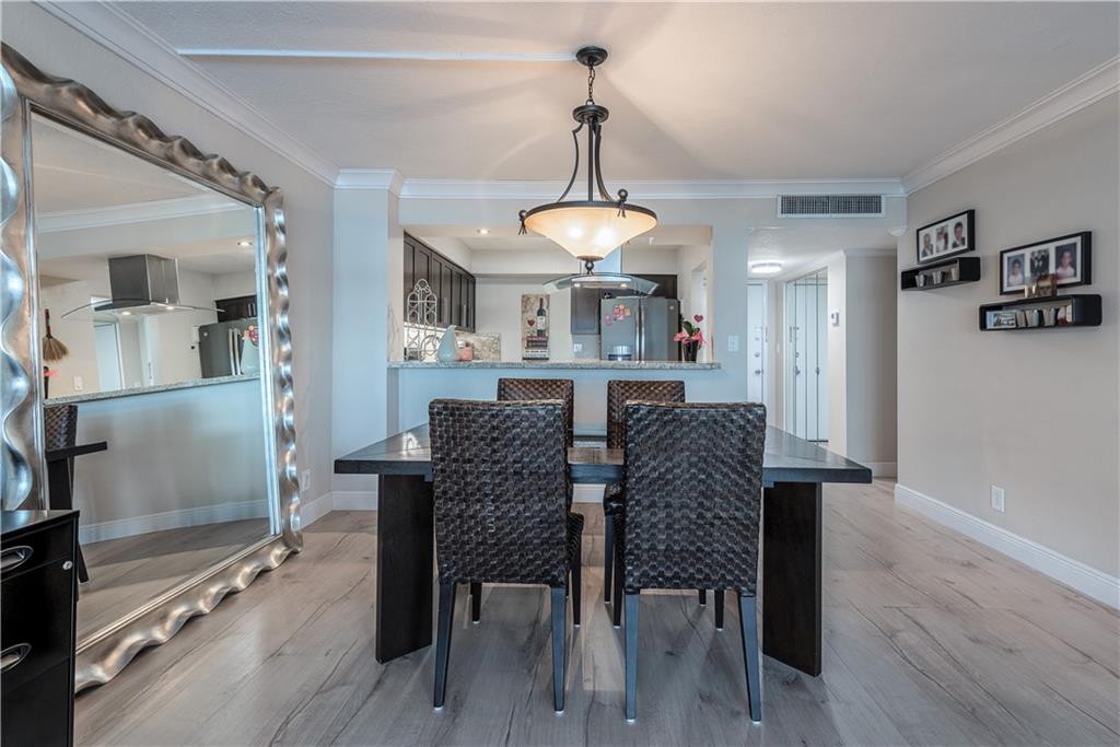 TRAFALGAR TOWERS CONDO 1 - Residential