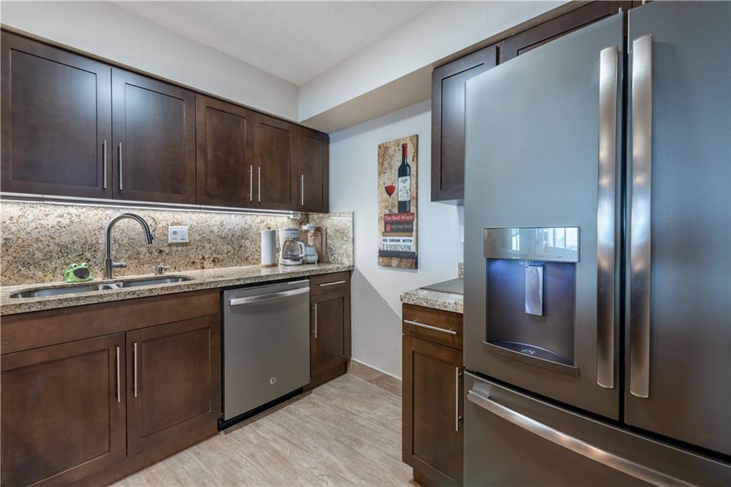 TRAFALGAR TOWERS CONDO 1 - Residential