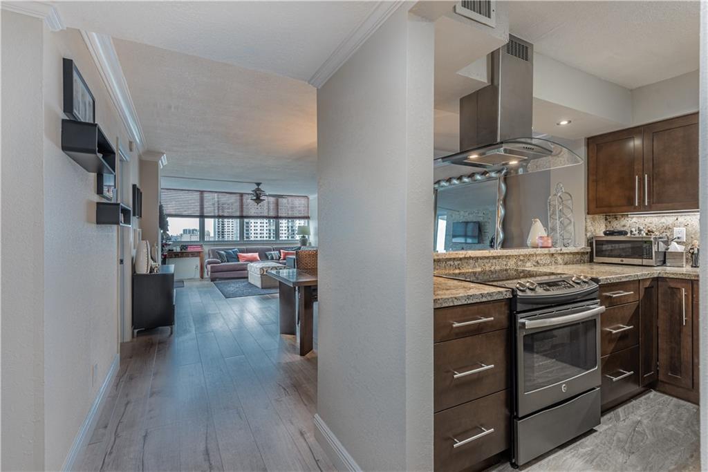 TRAFALGAR TOWERS CONDO 1 - Residential