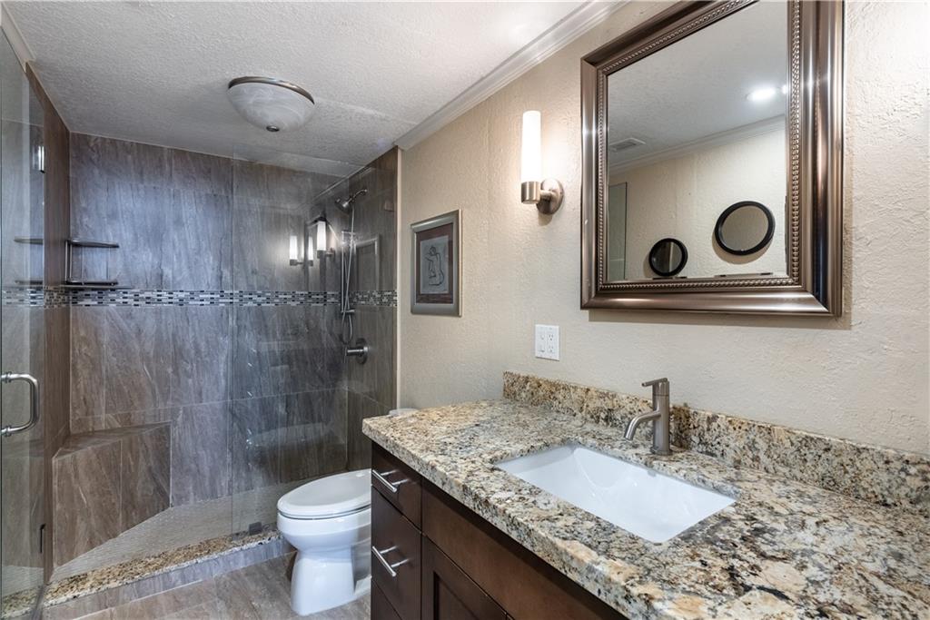 TRAFALGAR TOWERS CONDO 1 - Residential