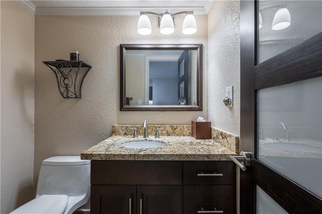 TRAFALGAR TOWERS CONDO 1 - Residential