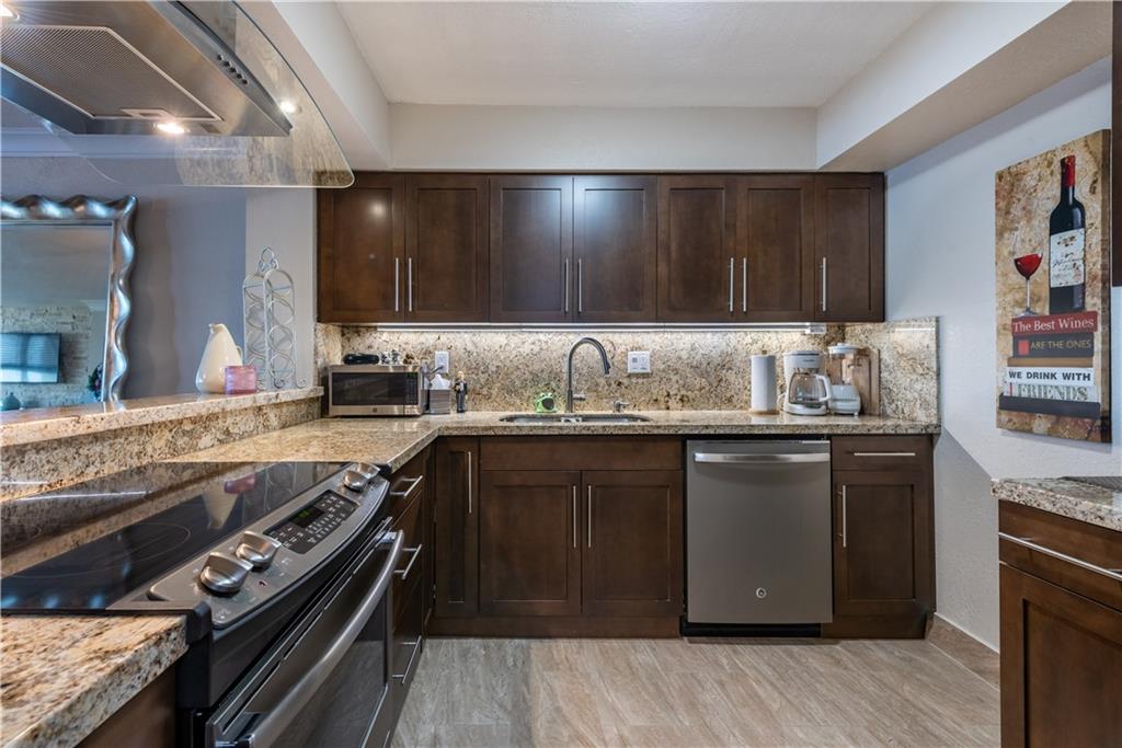 TRAFALGAR TOWERS CONDO 1 - Residential