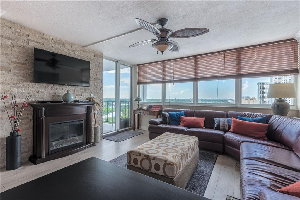 TRAFALGAR TOWERS CONDO 1 - Residential