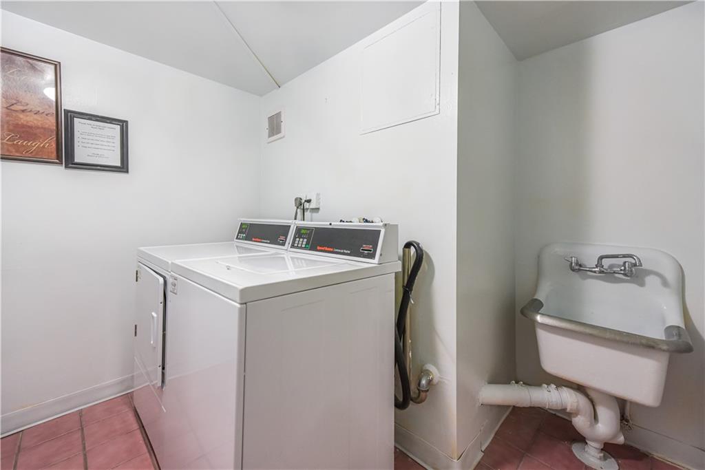 TRAFALGAR TOWERS CONDO 1 - Residential