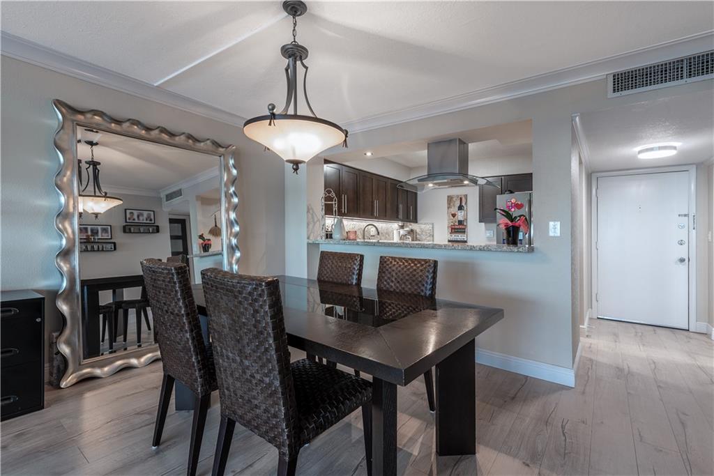 TRAFALGAR TOWERS CONDO 1 - Residential