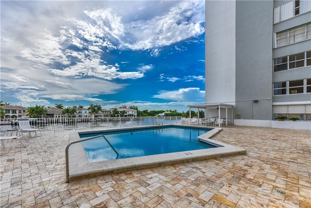 TRAFALGAR TOWERS CONDO 1 - Residential