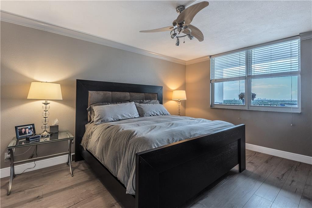 TRAFALGAR TOWERS CONDO 1 - Residential