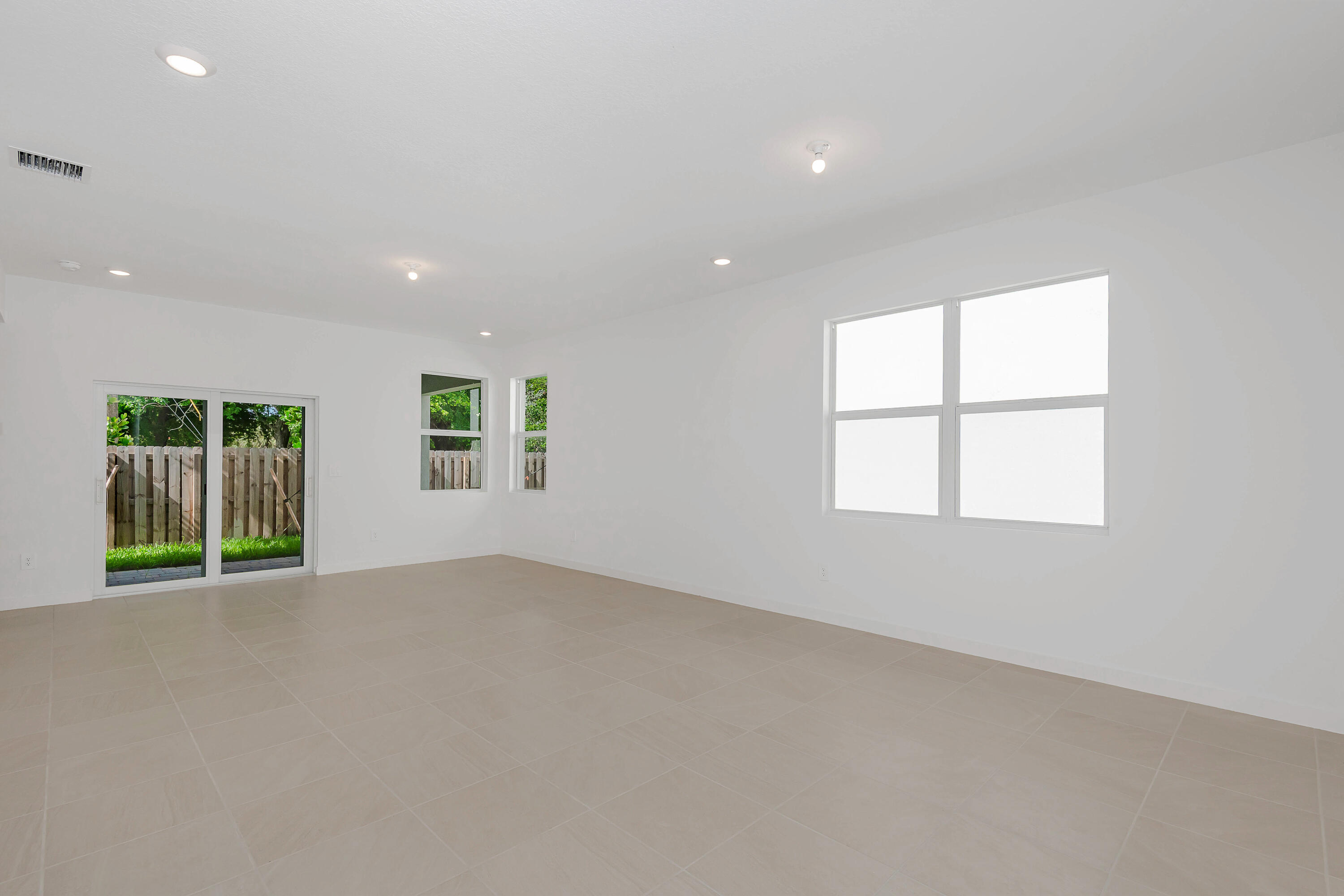 Hunters Manor - Residential Lease