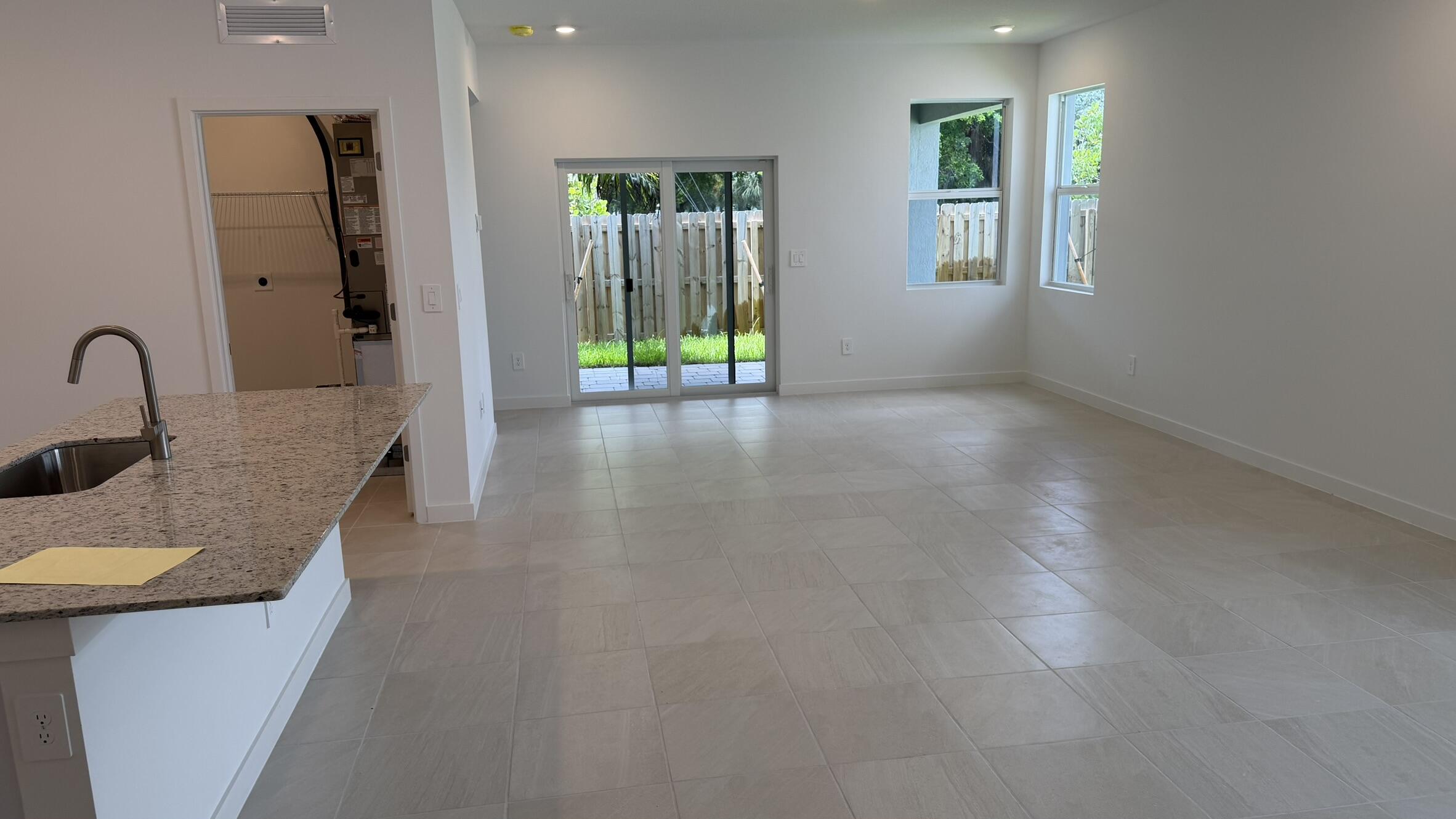 Hunters Manor - Residential Lease