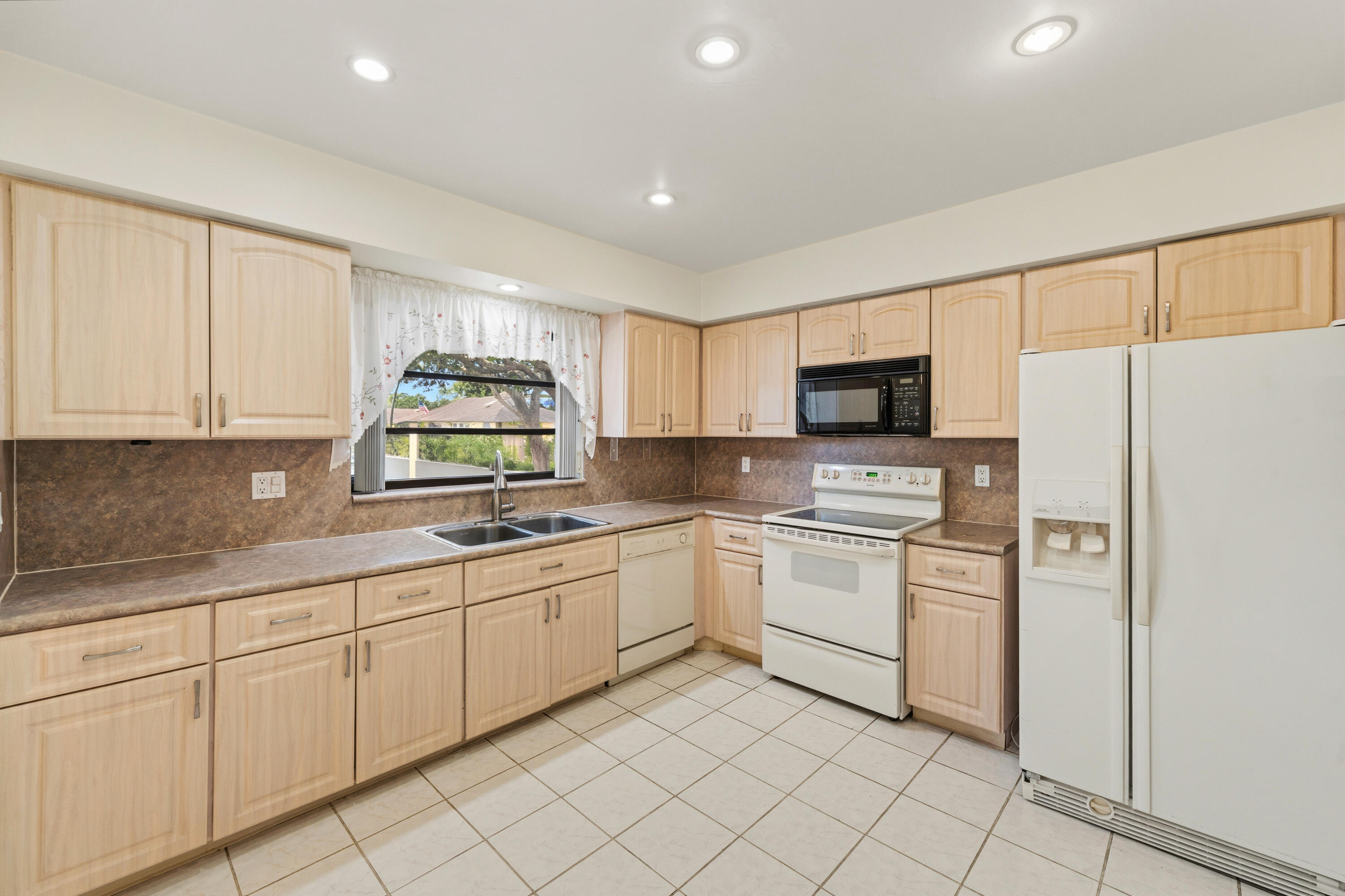 GREENTREE VILLAS CONDO - Residential