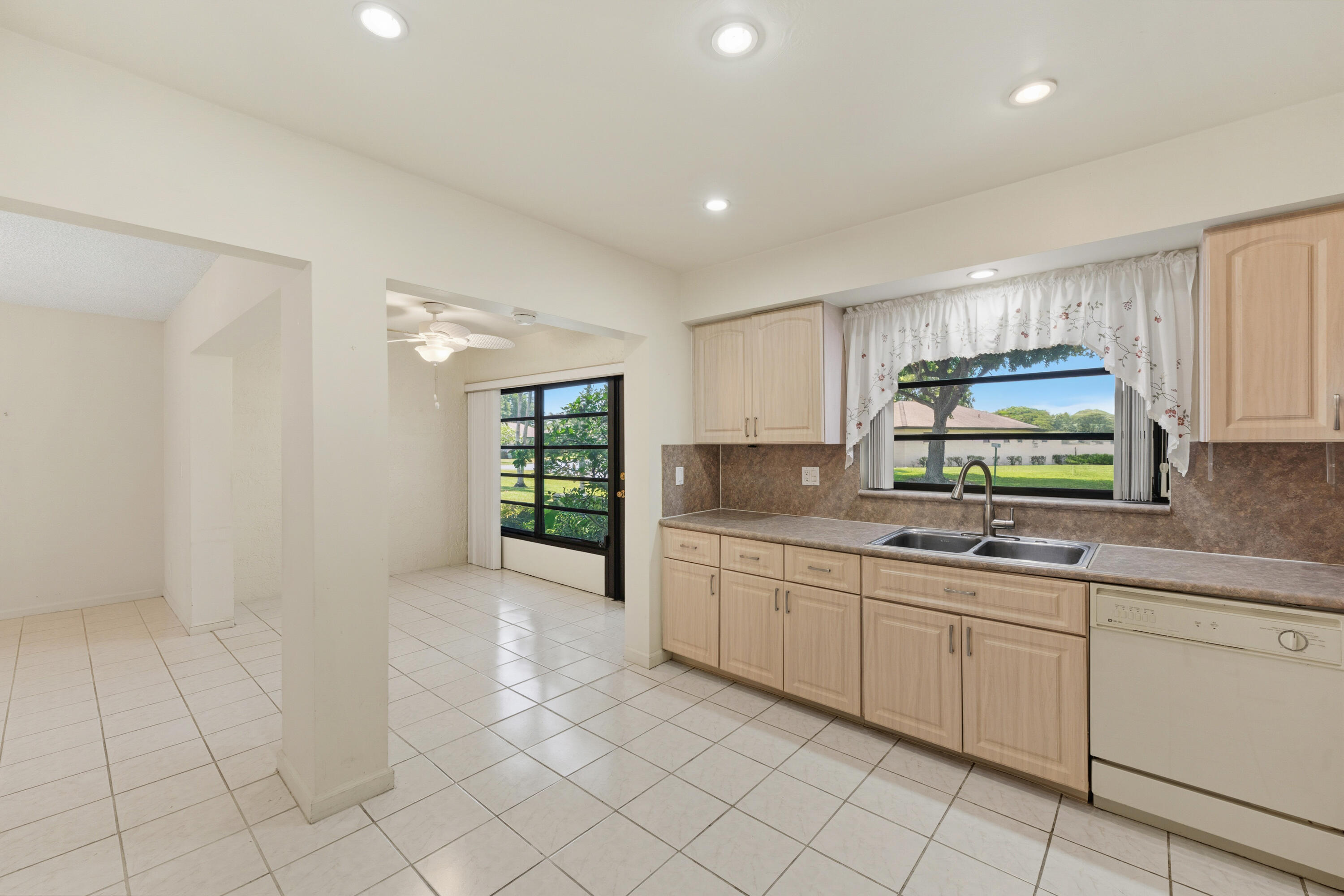 GREENTREE VILLAS CONDO - Residential