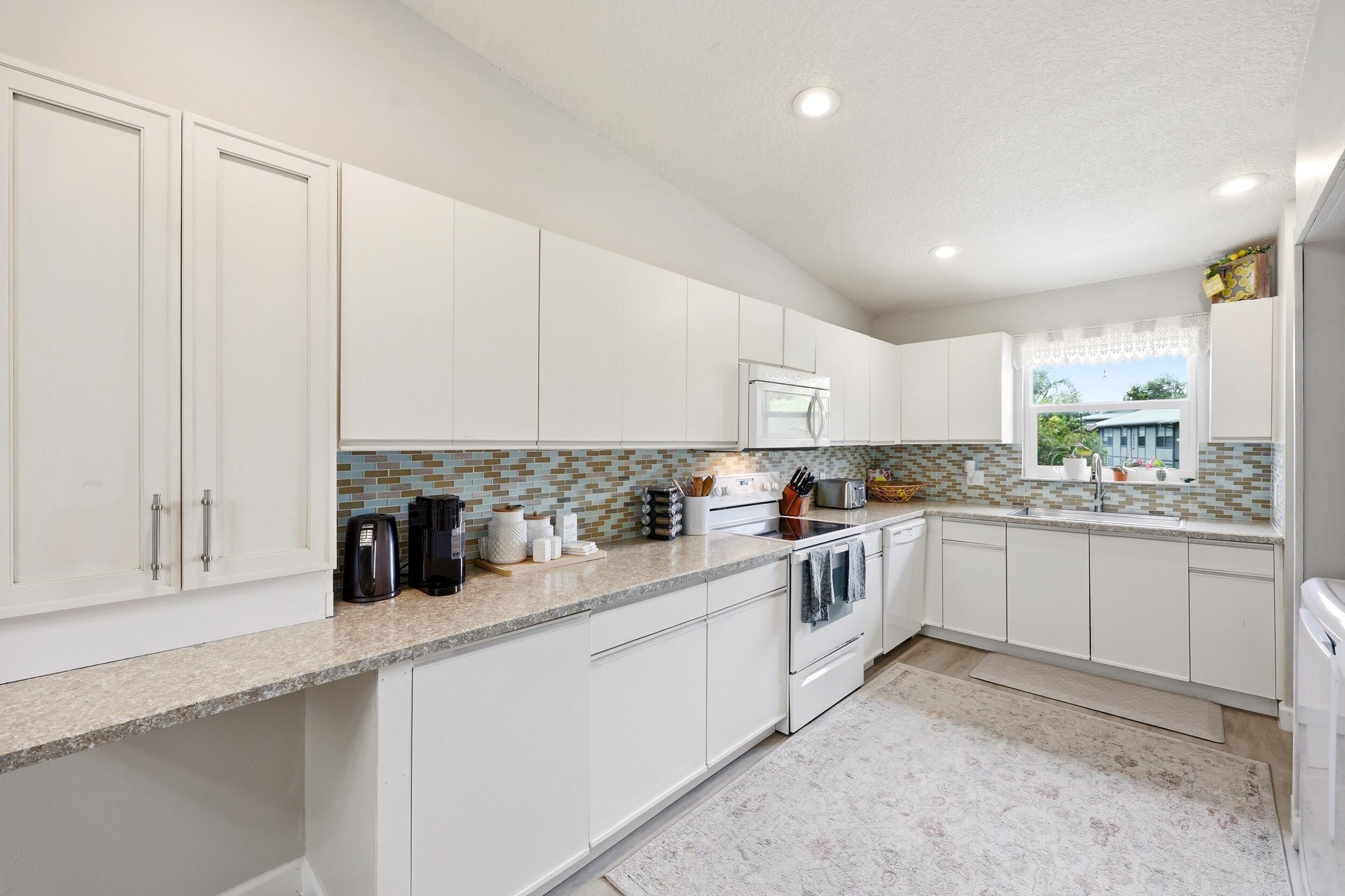 PINECROFT CONDO - Residential