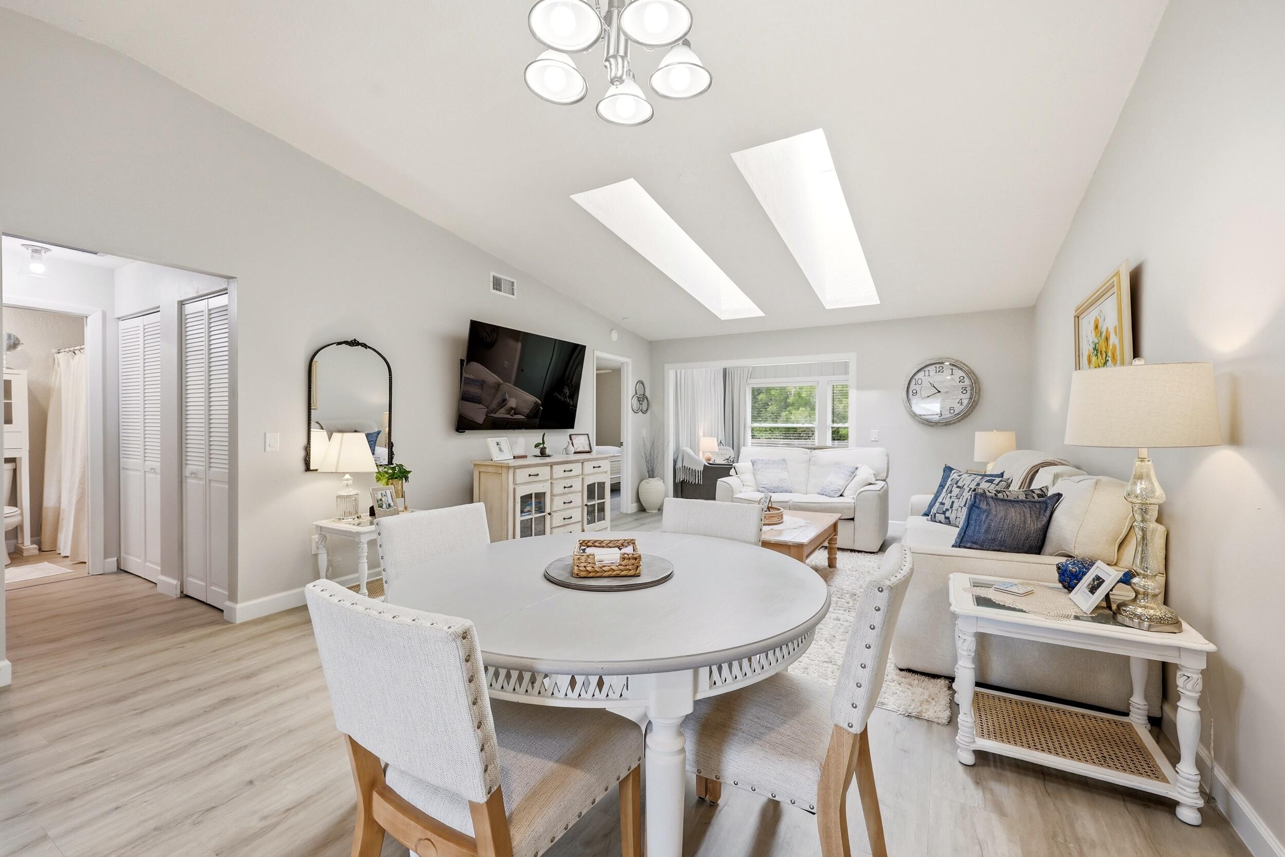 PINECROFT CONDO - Residential