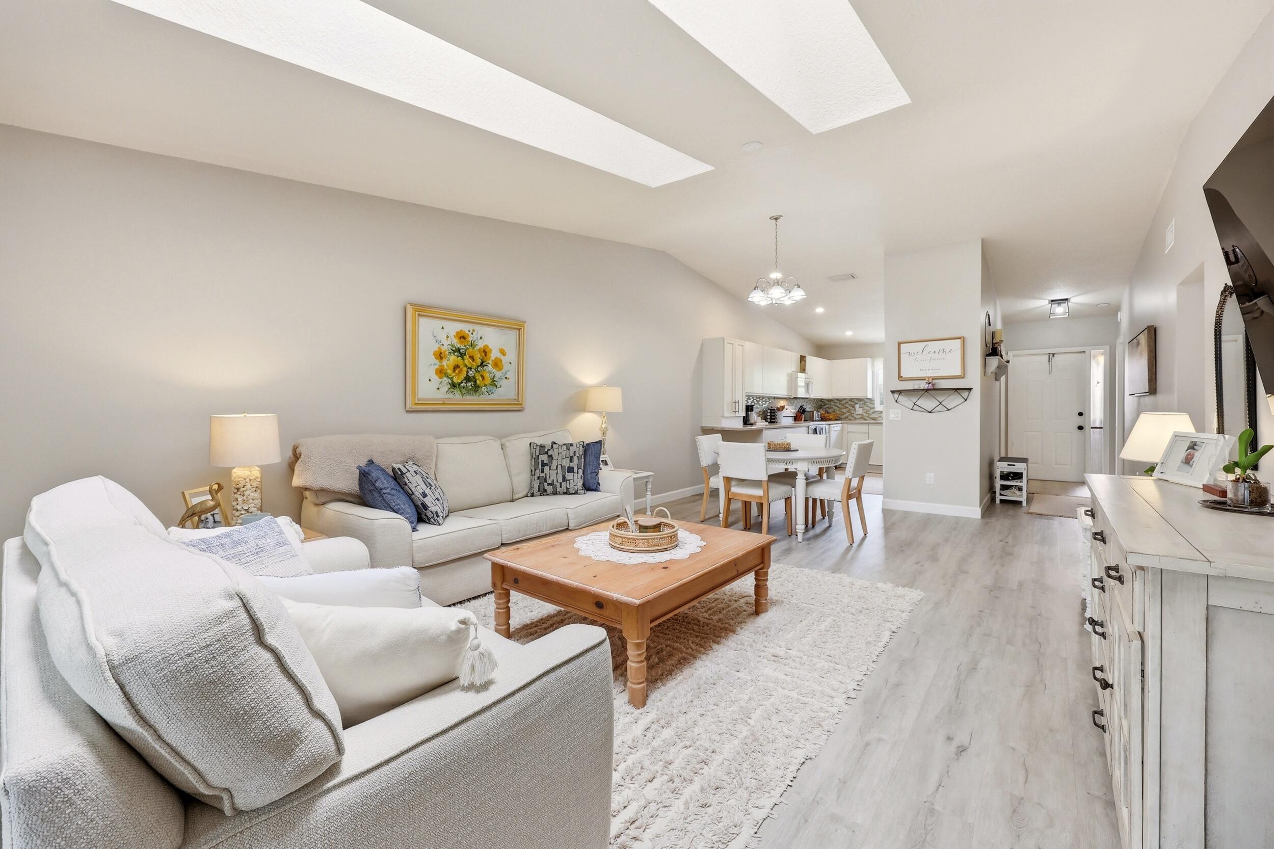 PINECROFT CONDO - Residential